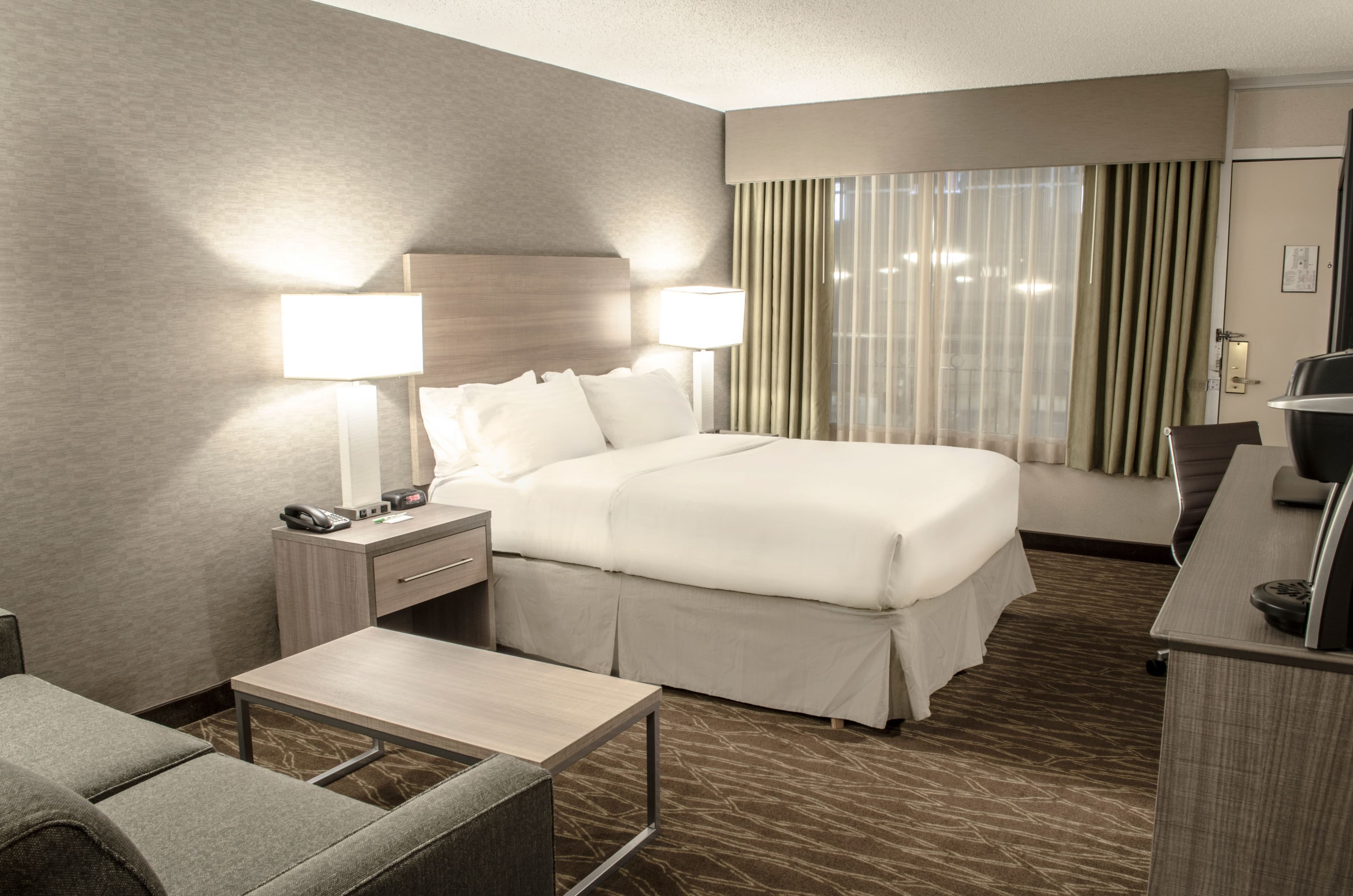 Holiday Inn Fargo — 12