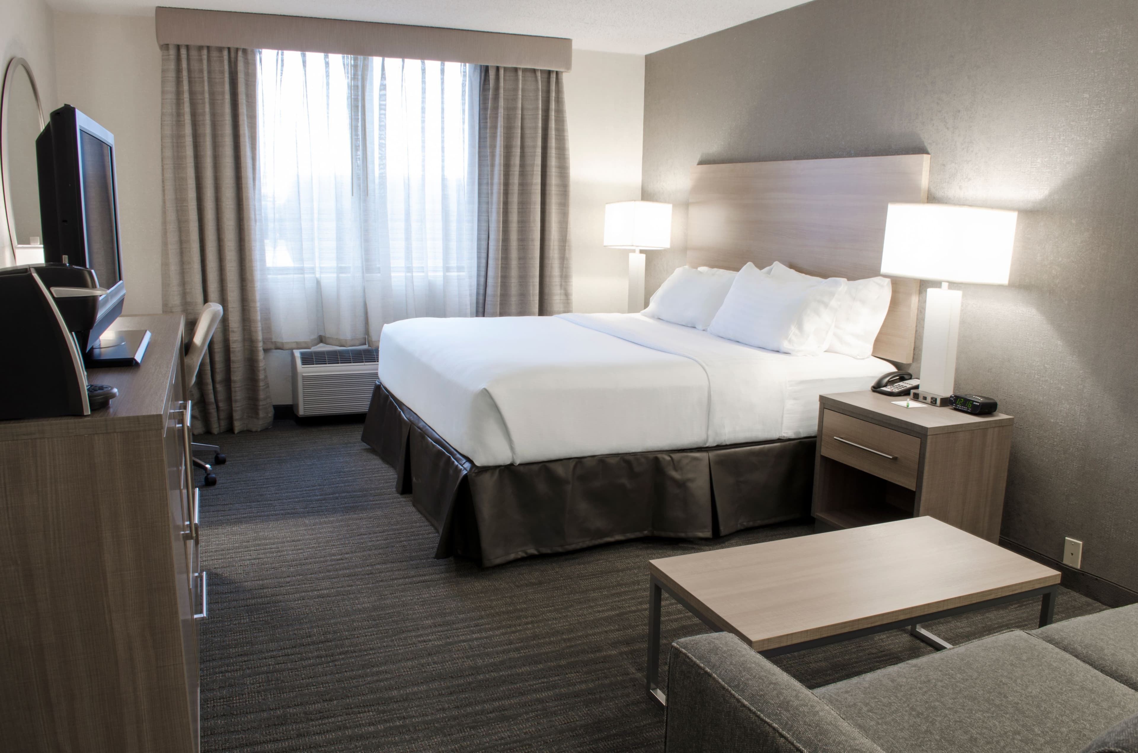Holiday Inn Fargo - Image 5