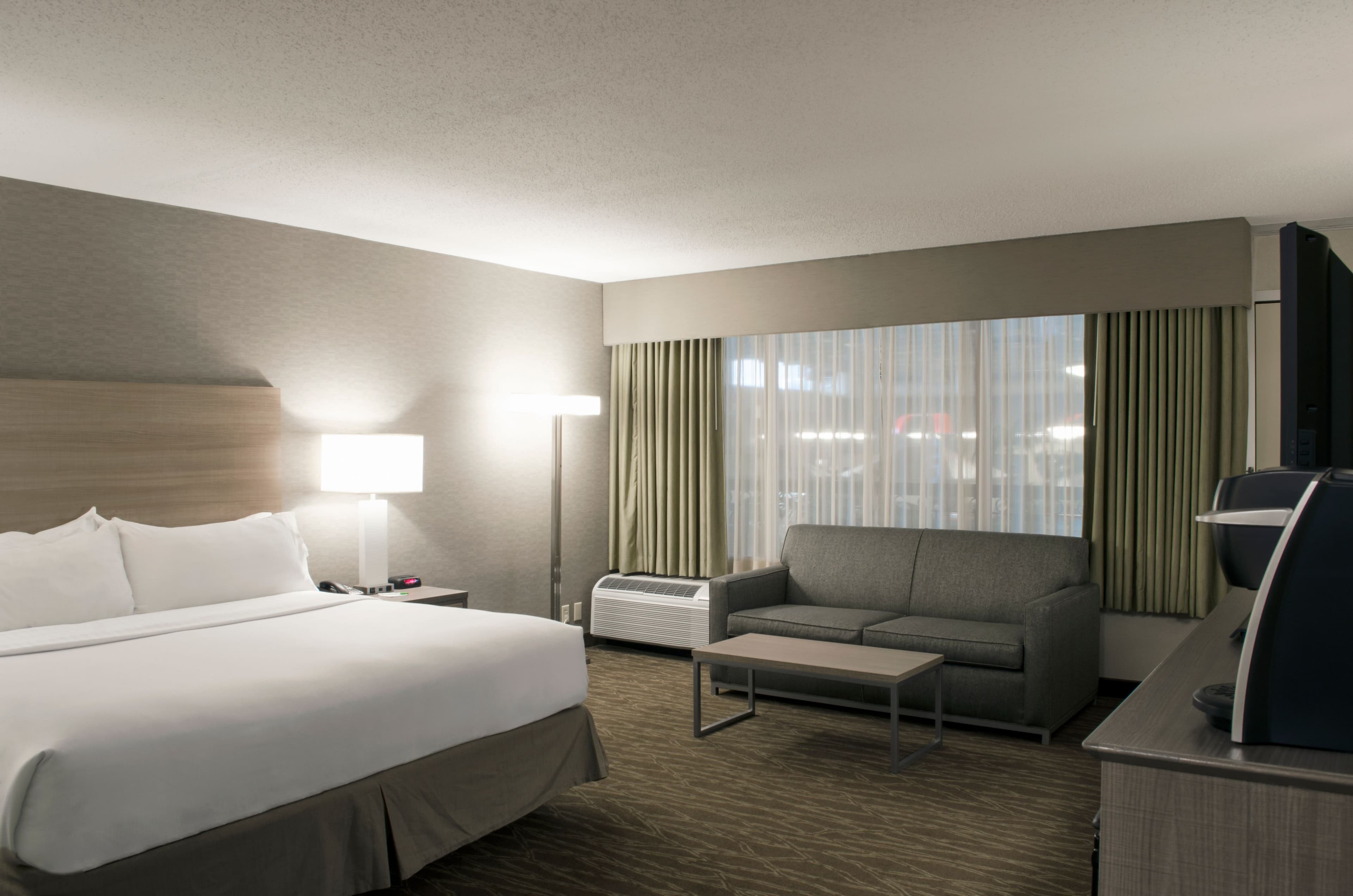 Holiday Inn Fargo — 6