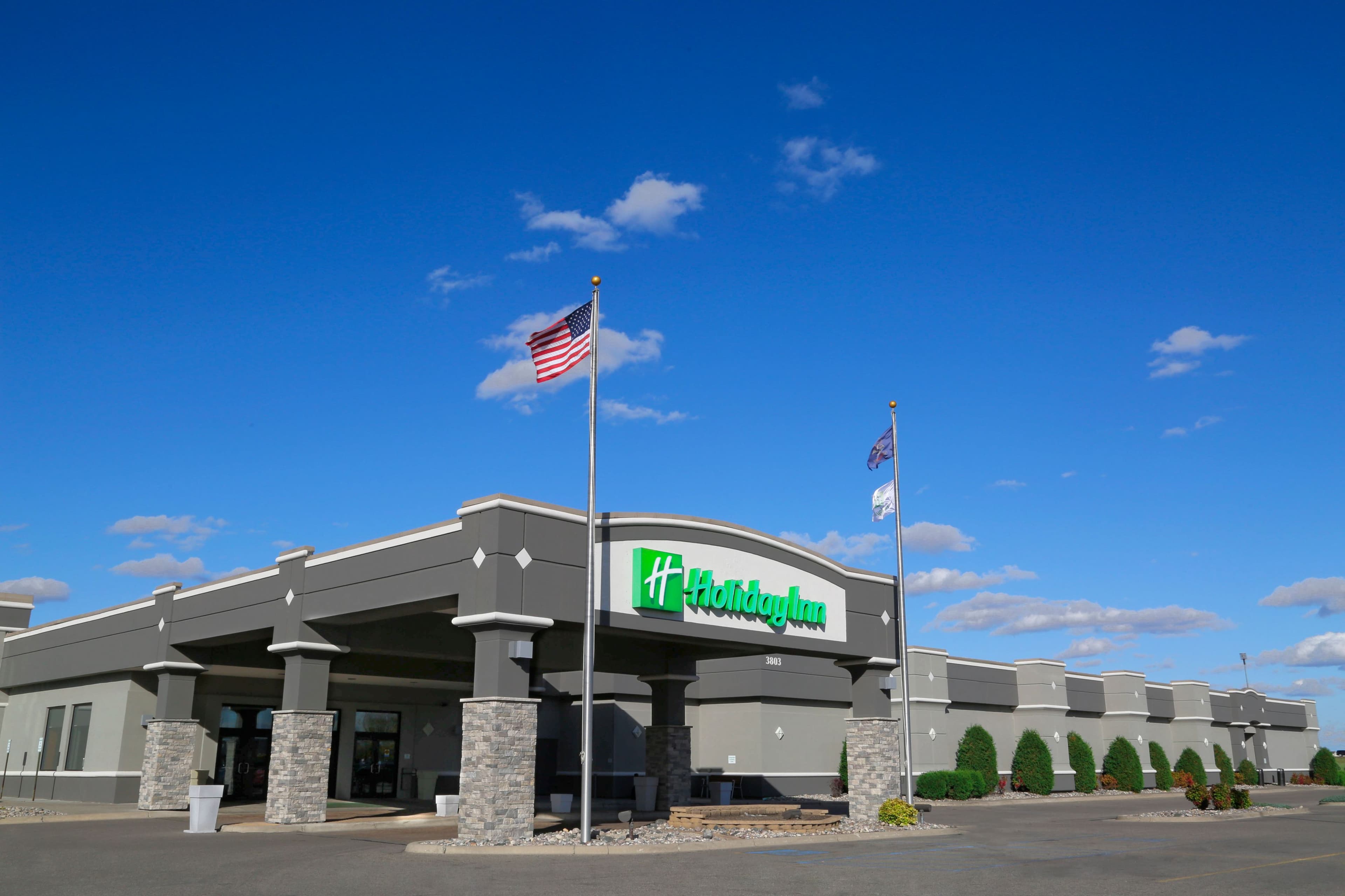 Holiday Inn Fargo - Image 1