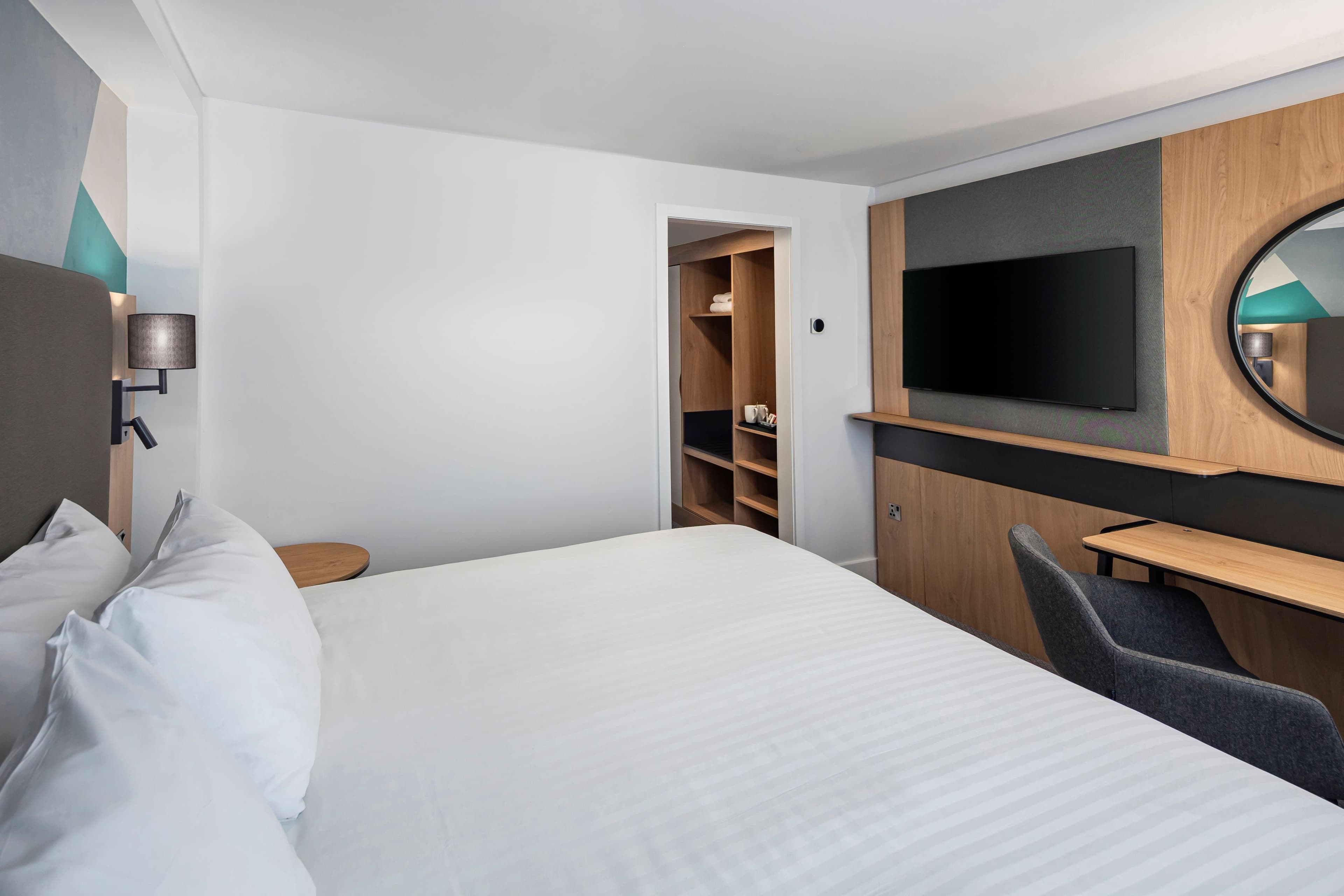 Holiday Inn Farnborough - Image 3