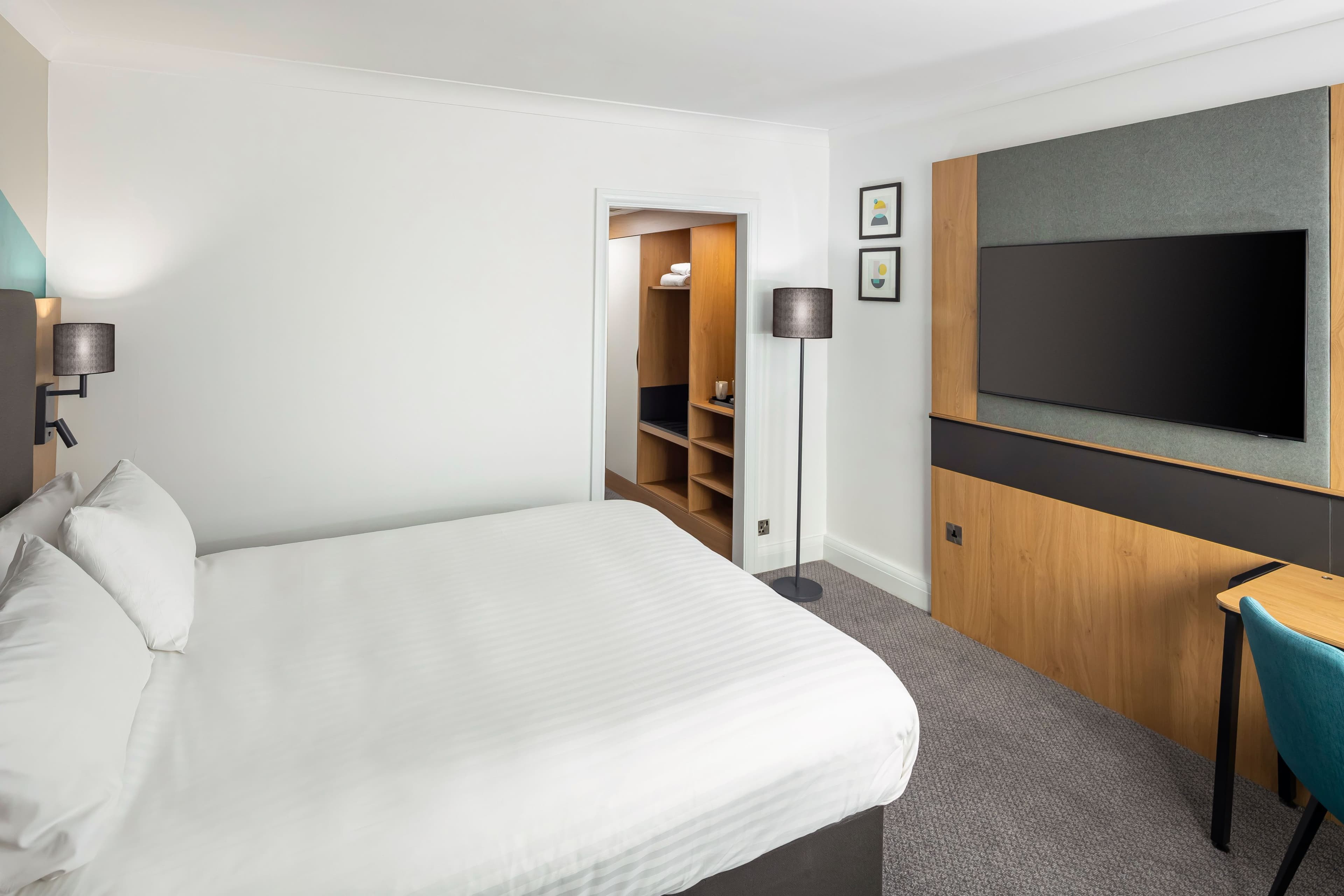 Holiday Inn Farnborough - Image 4