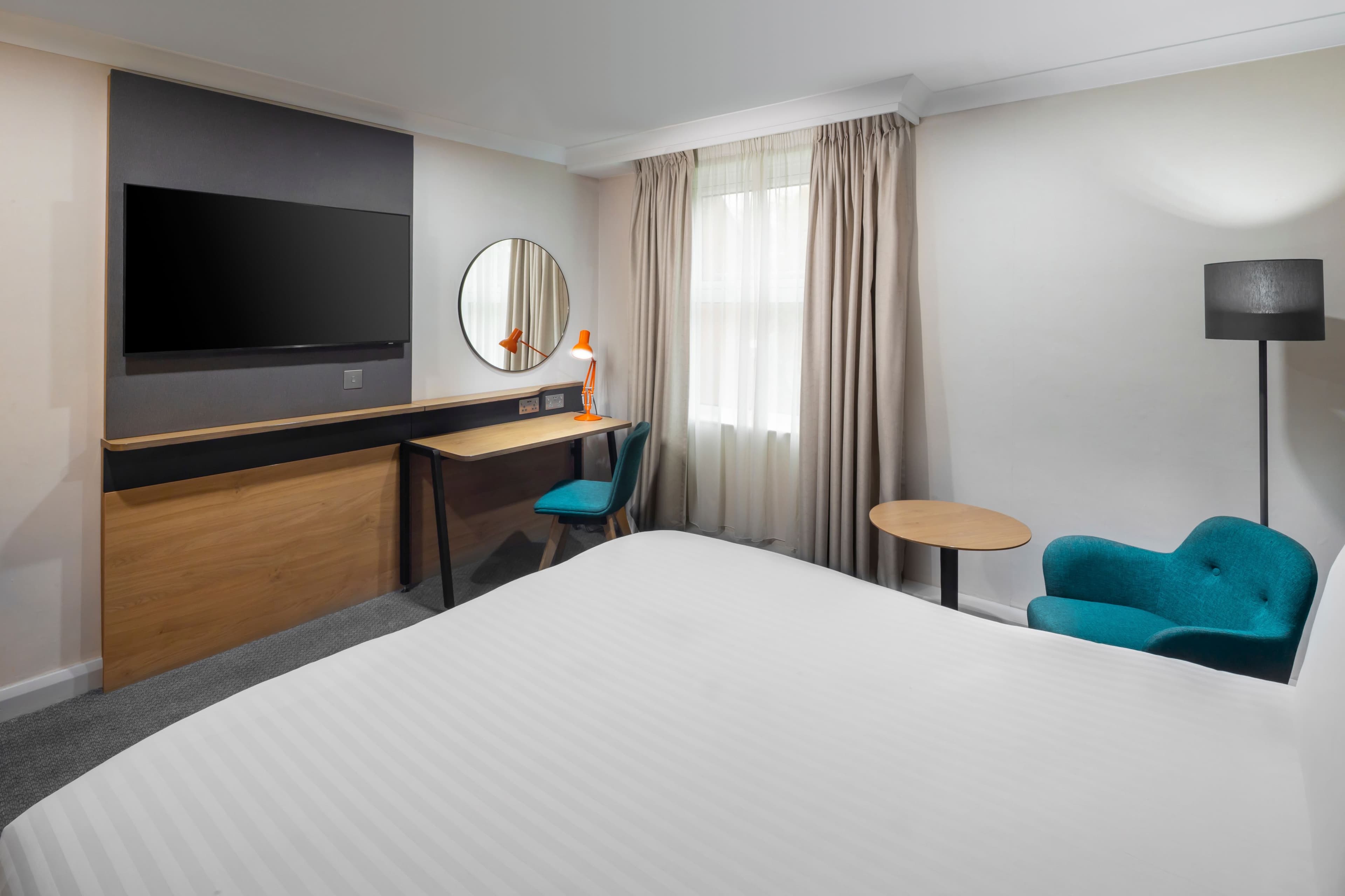 Holiday Inn Farnborough - Image 2
