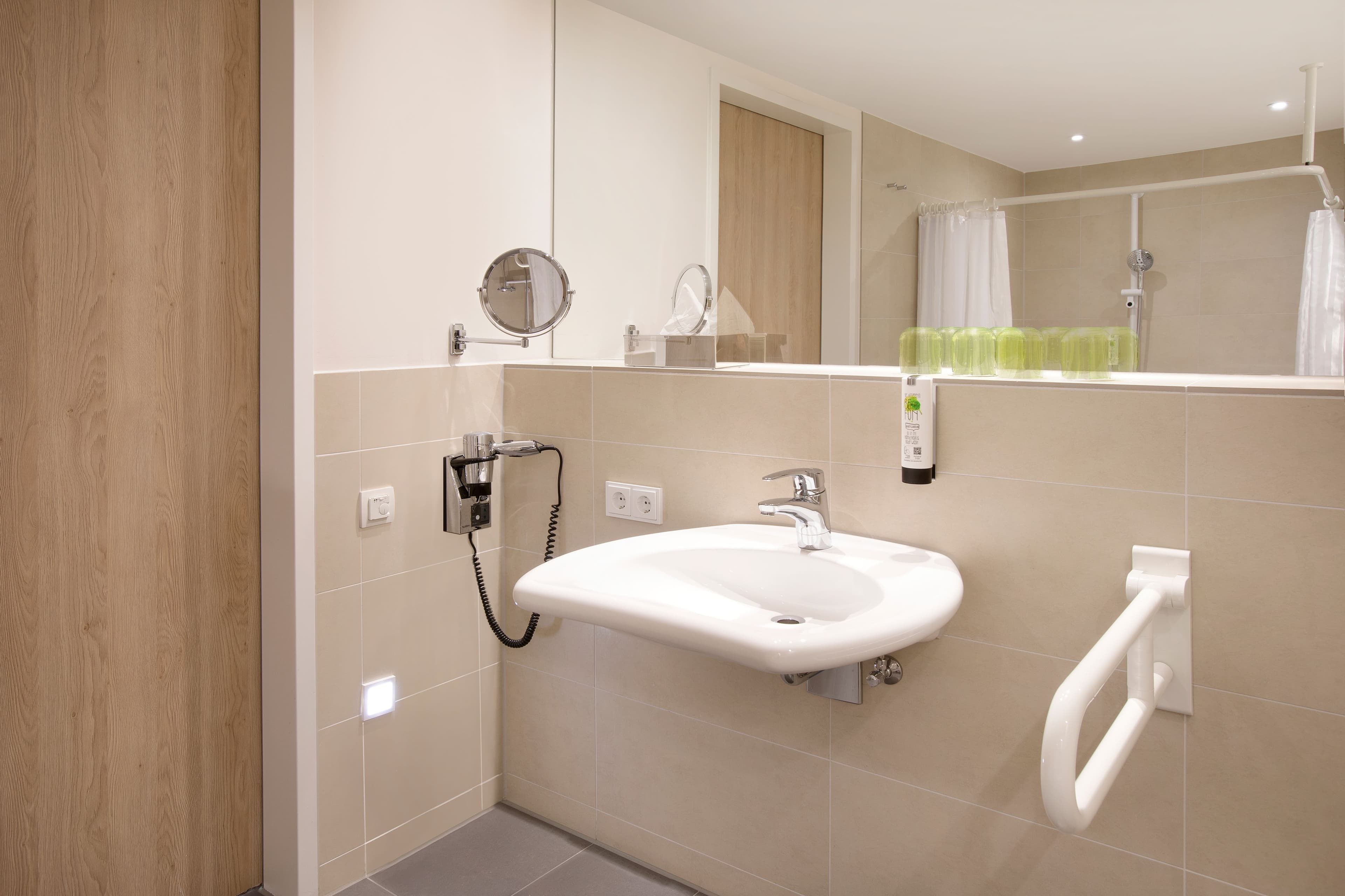 Holiday Inn Frankfurt Airport — 14