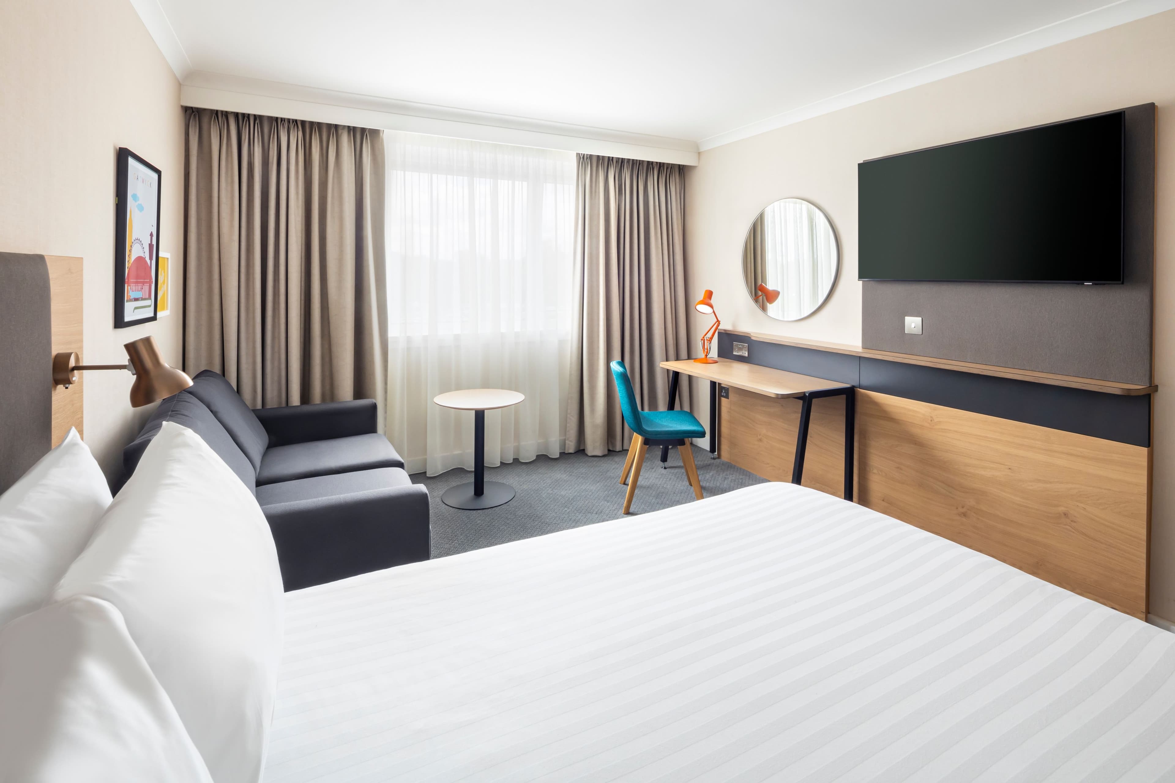 Holiday Inn London - Gatwick Airport - Image 5