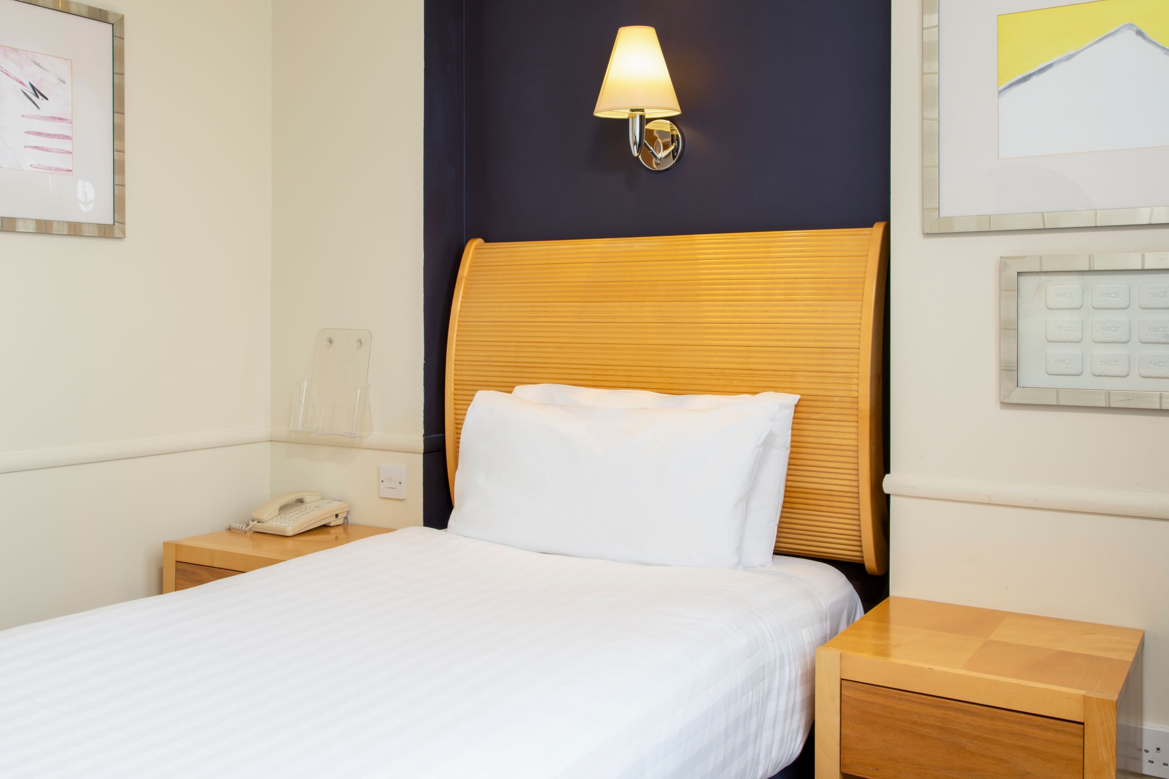 Holiday Inn Glasgow Airport — 8