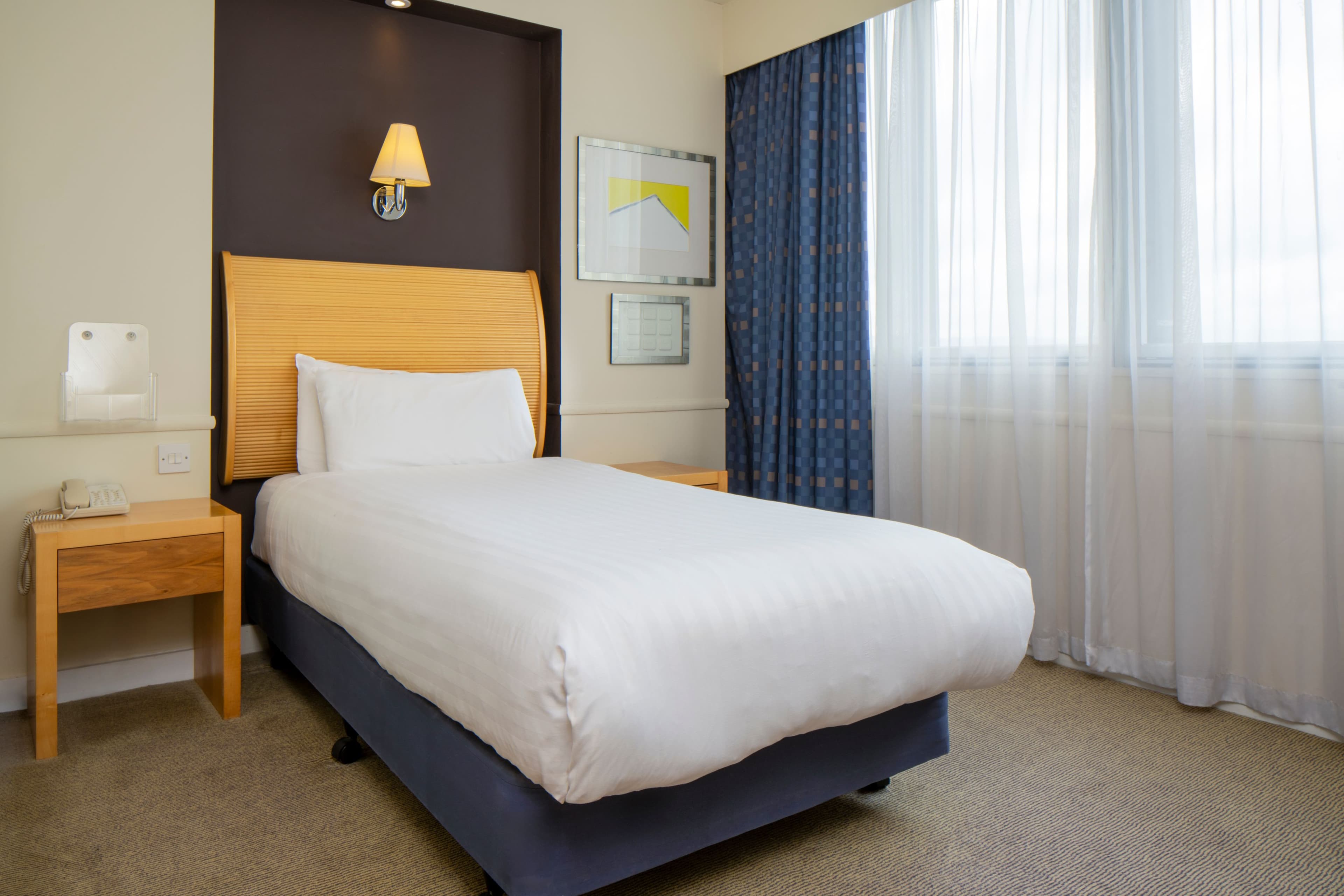 Holiday Inn Glasgow Airport — 10