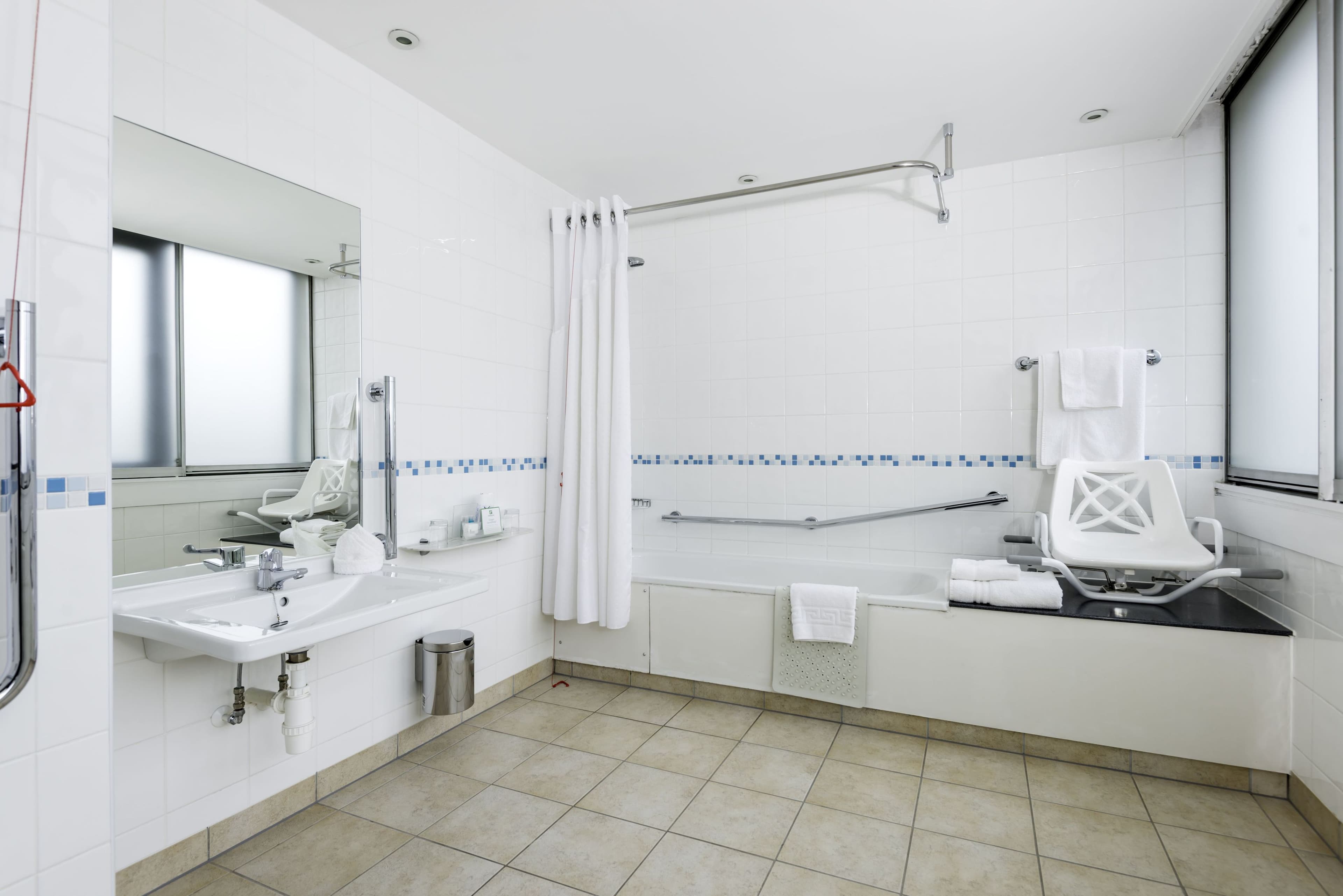 Holiday Inn Glasgow Airport — 18