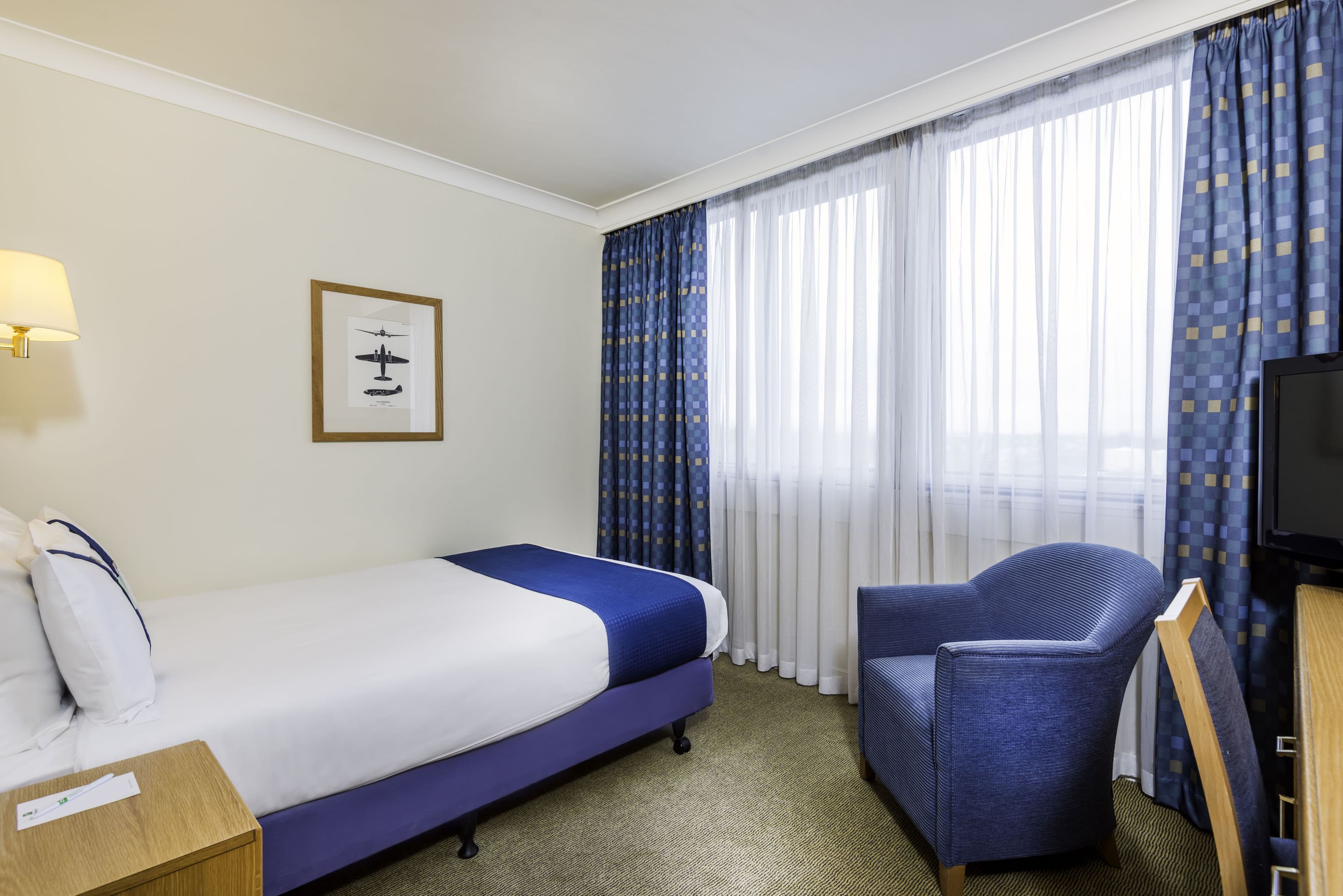 Holiday Inn Glasgow Airport — 11