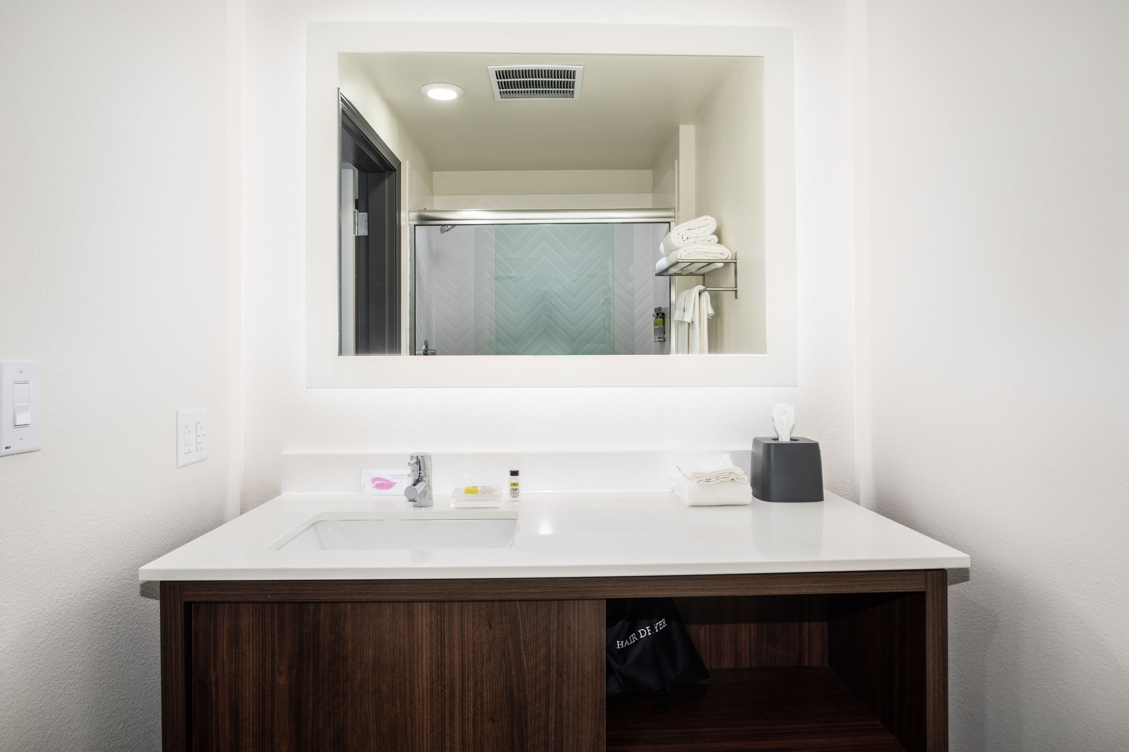 Holiday Inn Glendale - Stadium & Ent Dist - Image 3