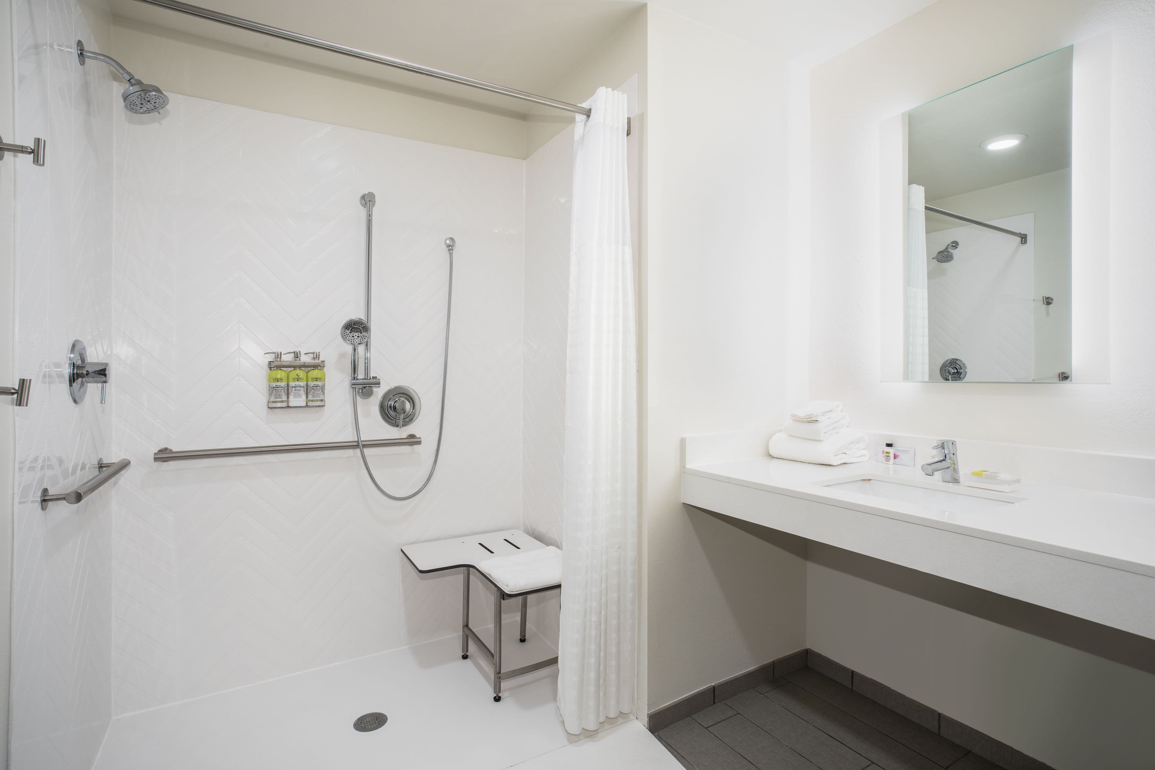 Holiday Inn Glendale - Stadium & Ent Dist — 49