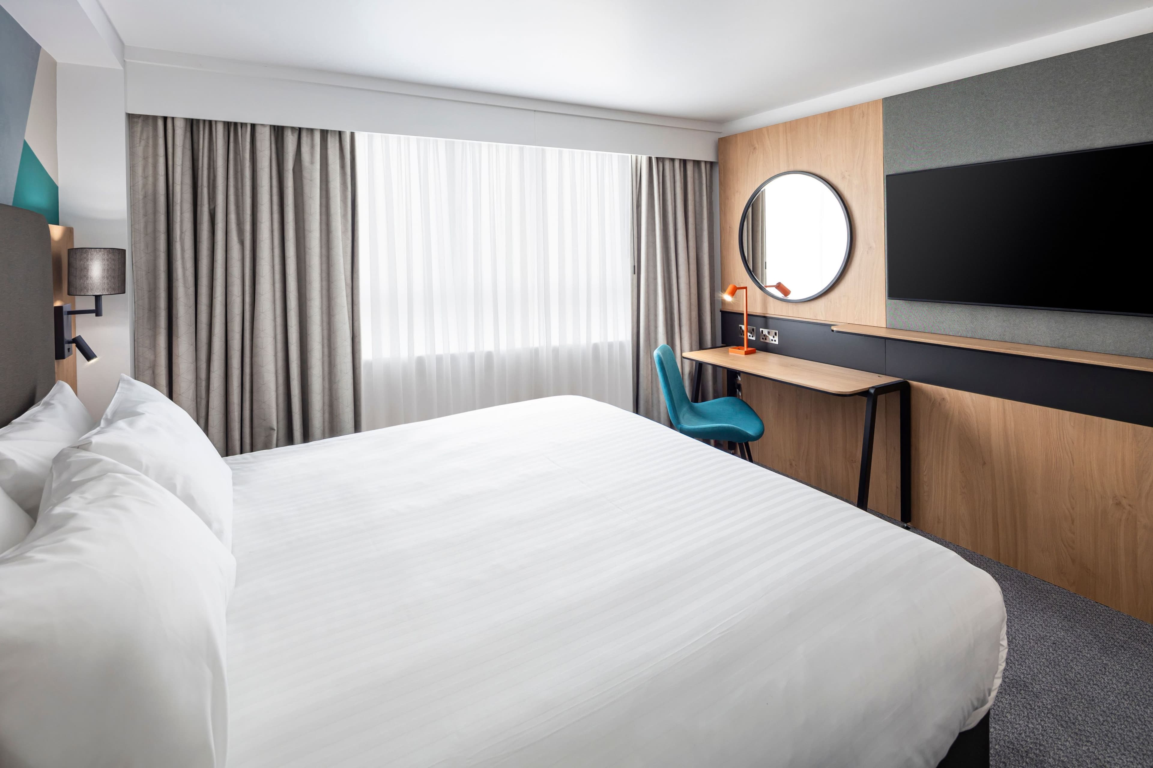 Holiday Inn Gloucester - Cheltenham - Image 2