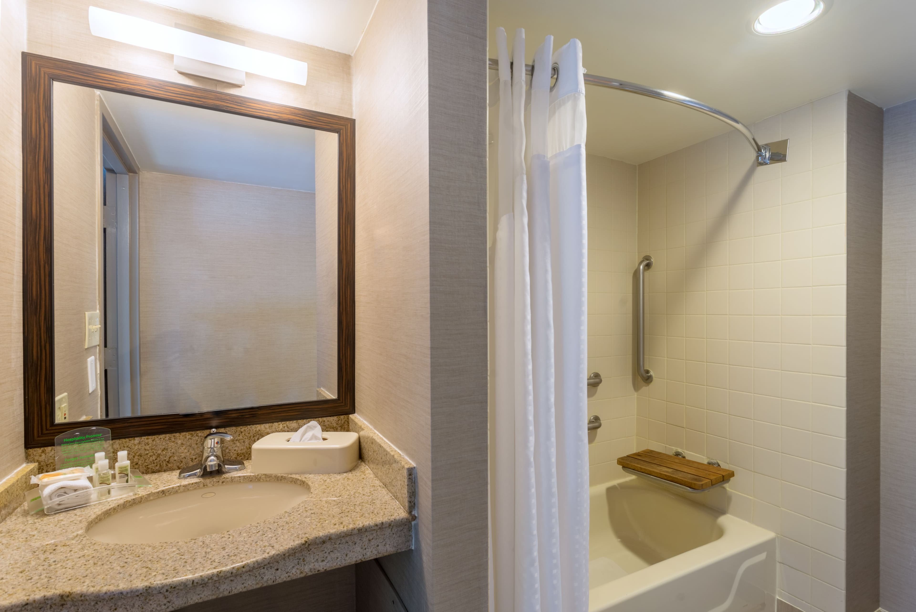Holiday Inn Harrisburg (Hershey Area) I-81 - Image 5