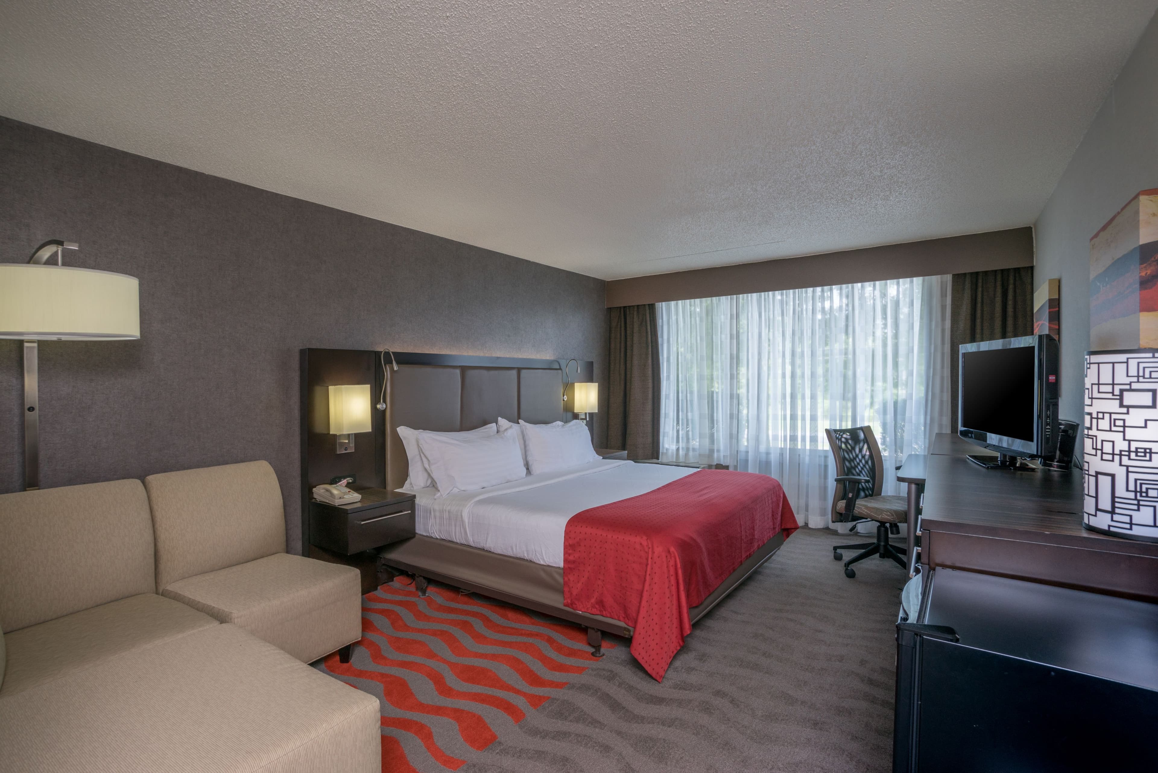 Holiday Inn Harrisburg (Hershey Area) I-81 — 12