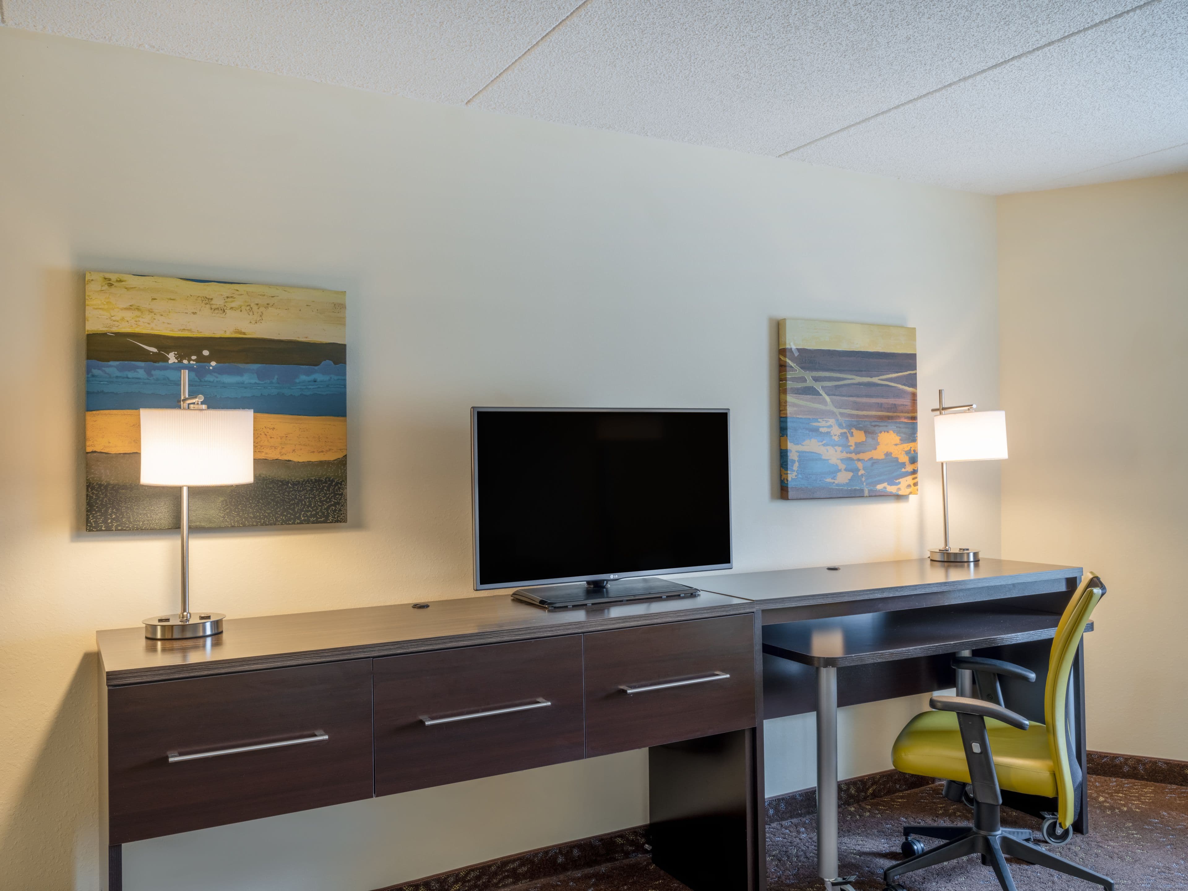 Holiday Inn Greensboro Coliseum - Image 5
