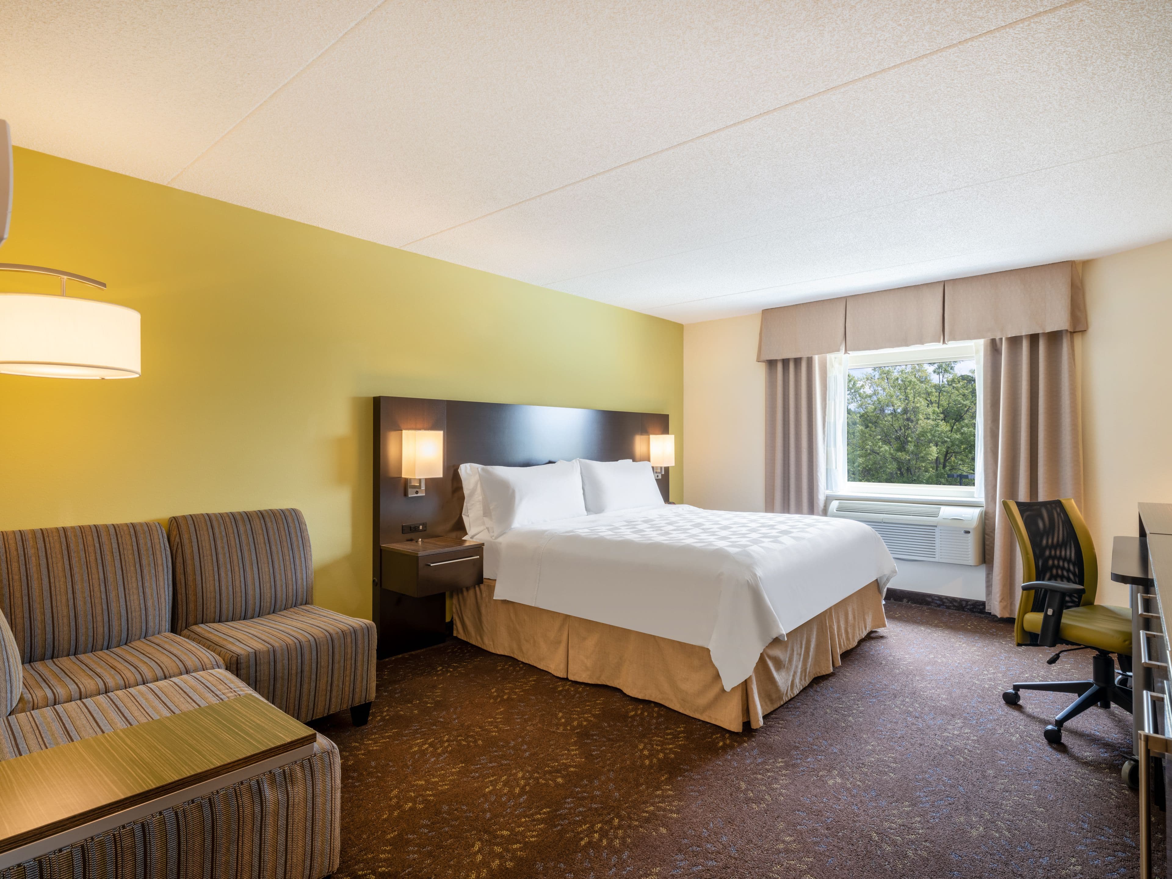 Holiday Inn Greensboro Coliseum - Image 4