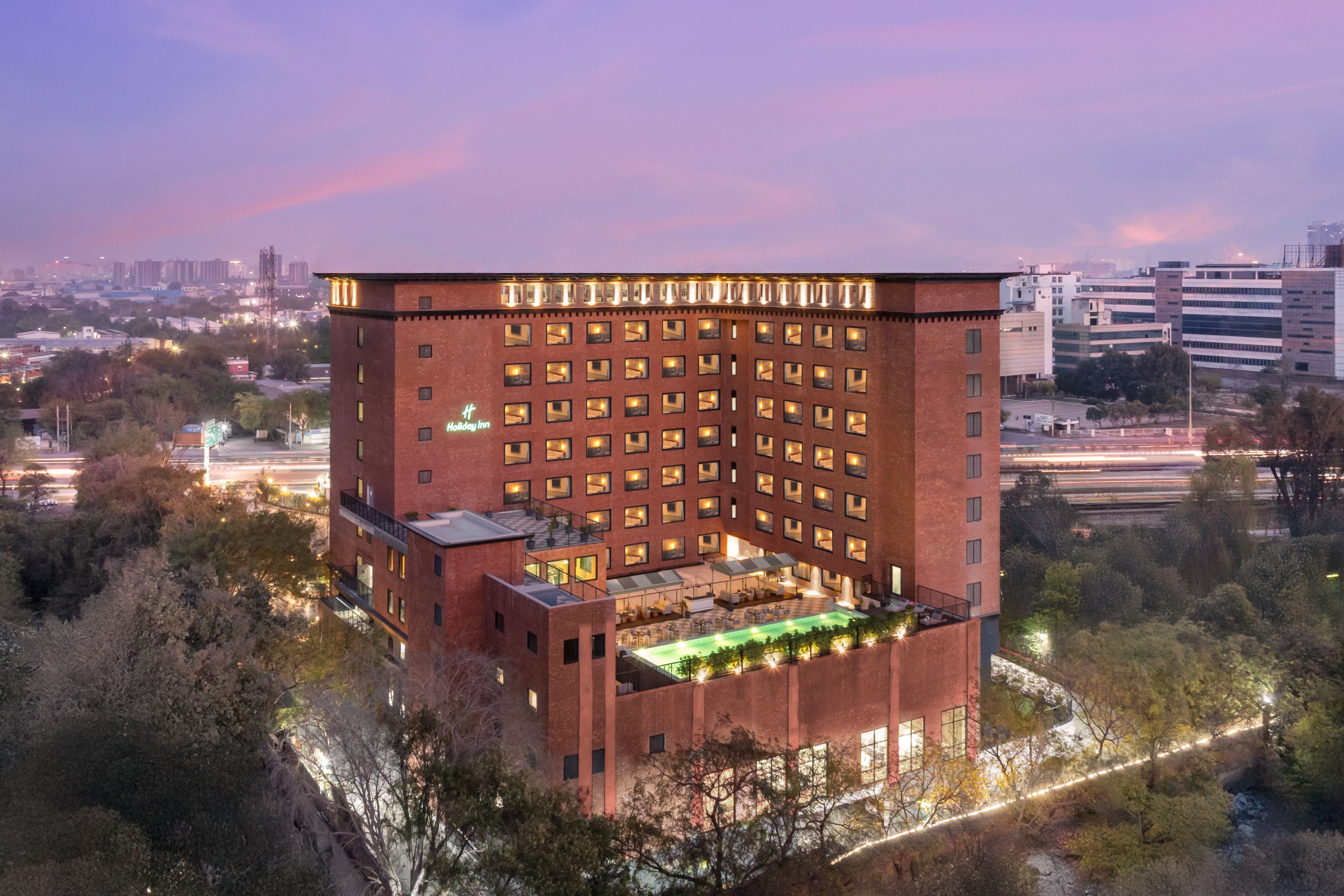 Holiday Inn Gurgaon NH8 - Image 1