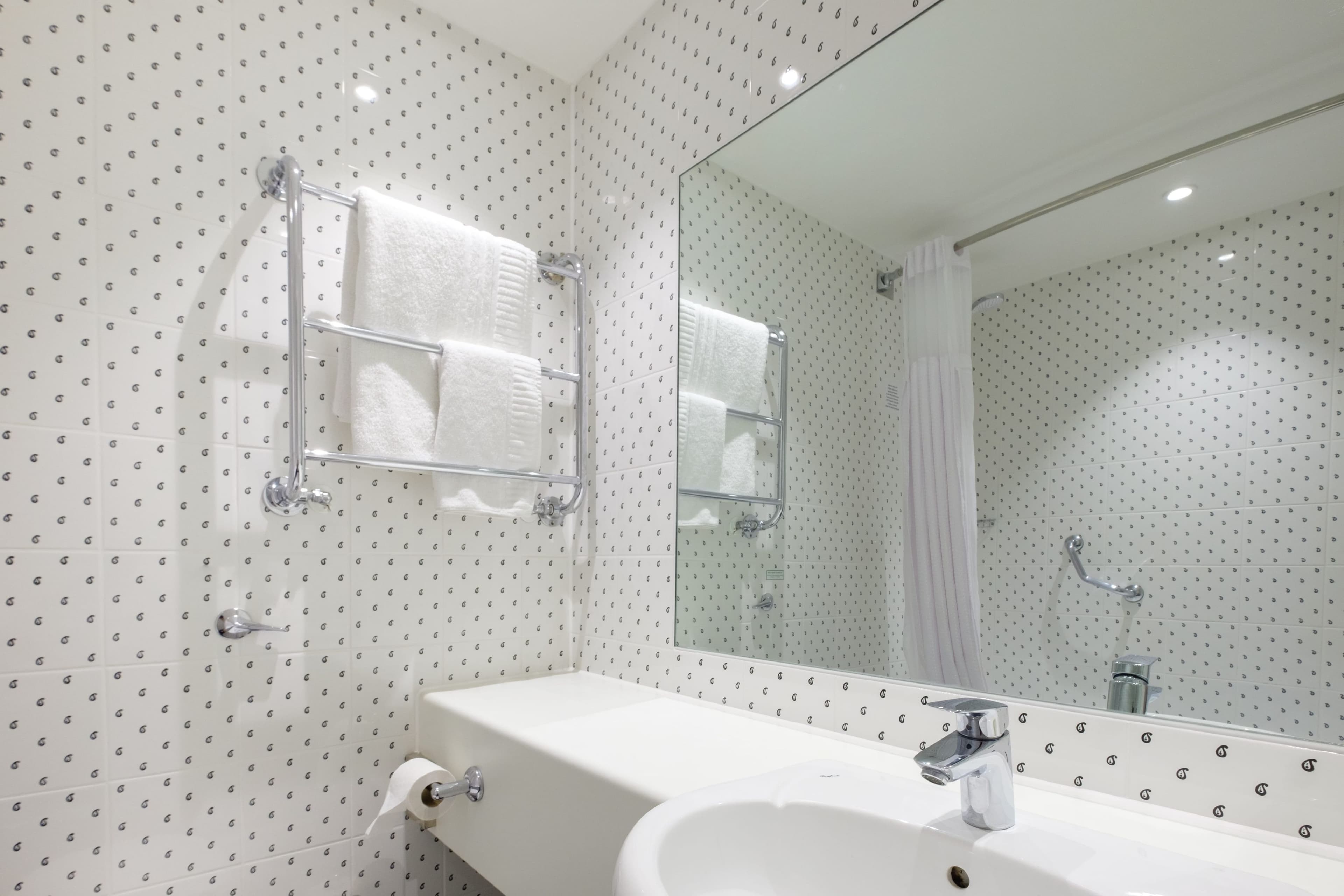 Holiday Inn High Wycombe M40, Jct. 4 — 8
