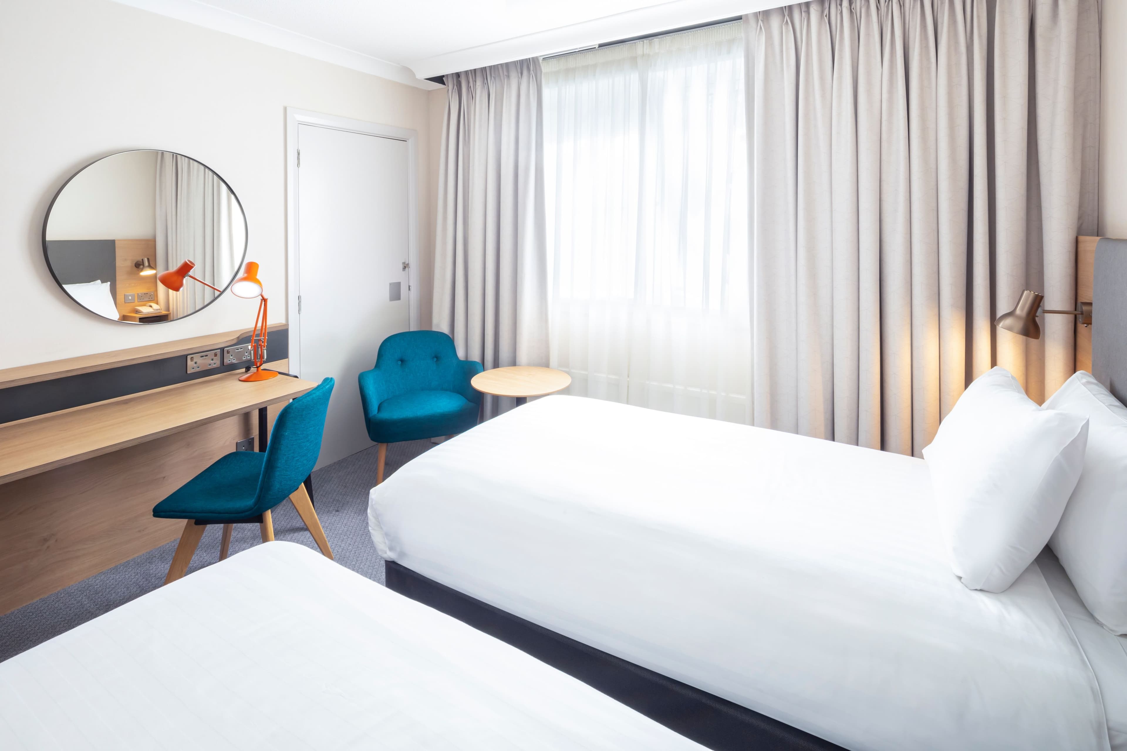 Holiday Inn High Wycombe M40, Jct. 4 — 16