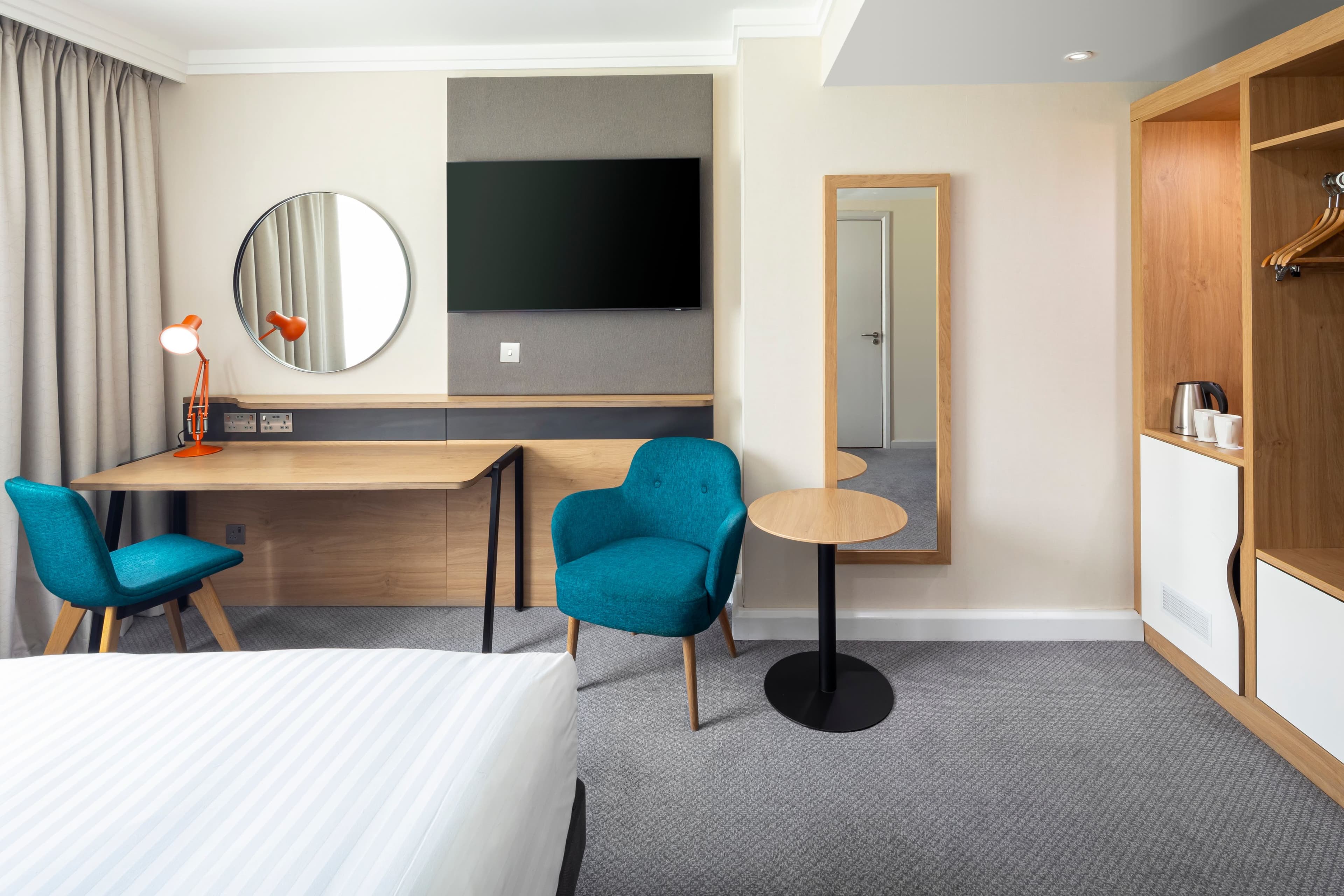 Holiday Inn High Wycombe M40, Jct. 4 — 9