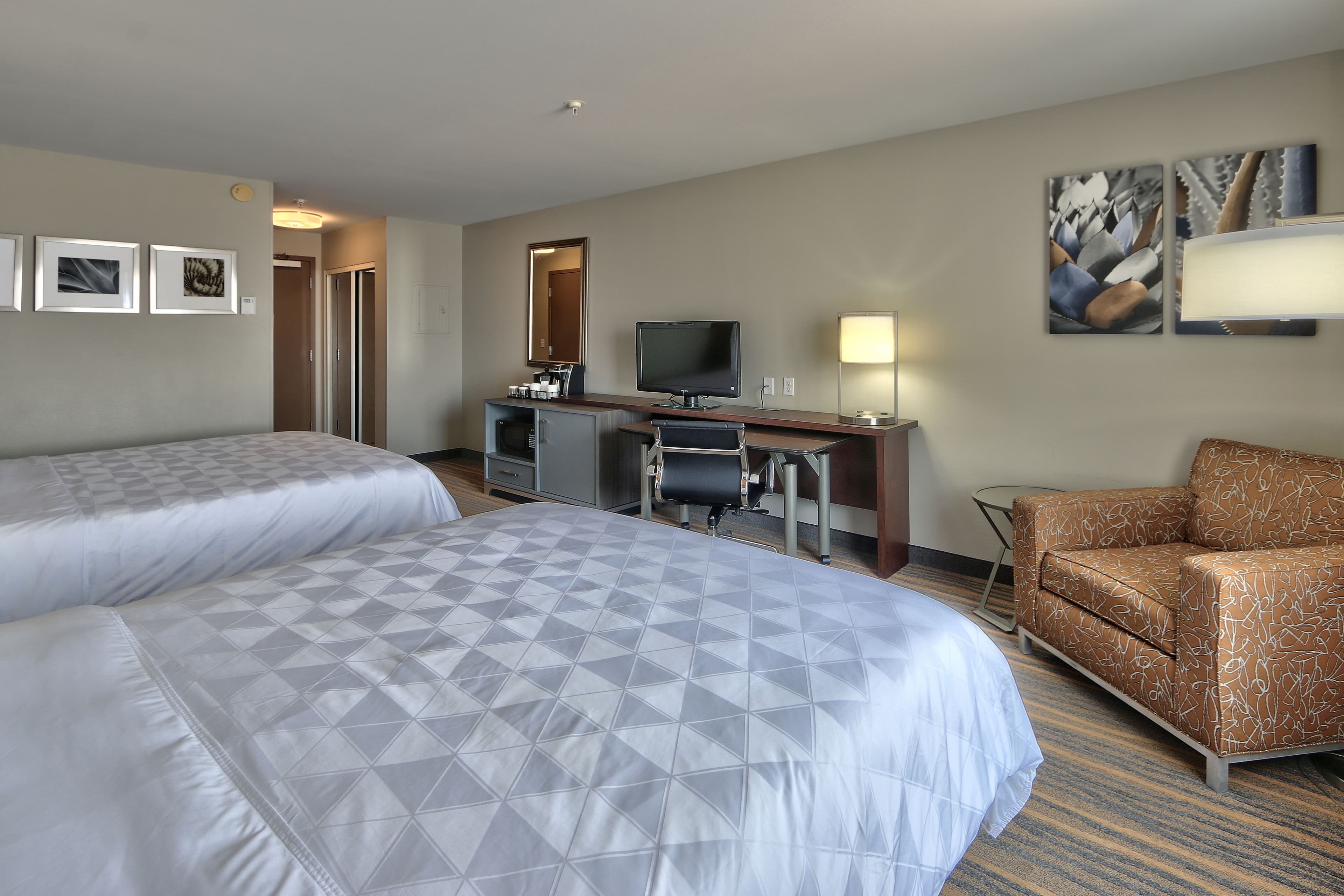 Holiday Inn & Suites Albuquerque-North I-25 — 11