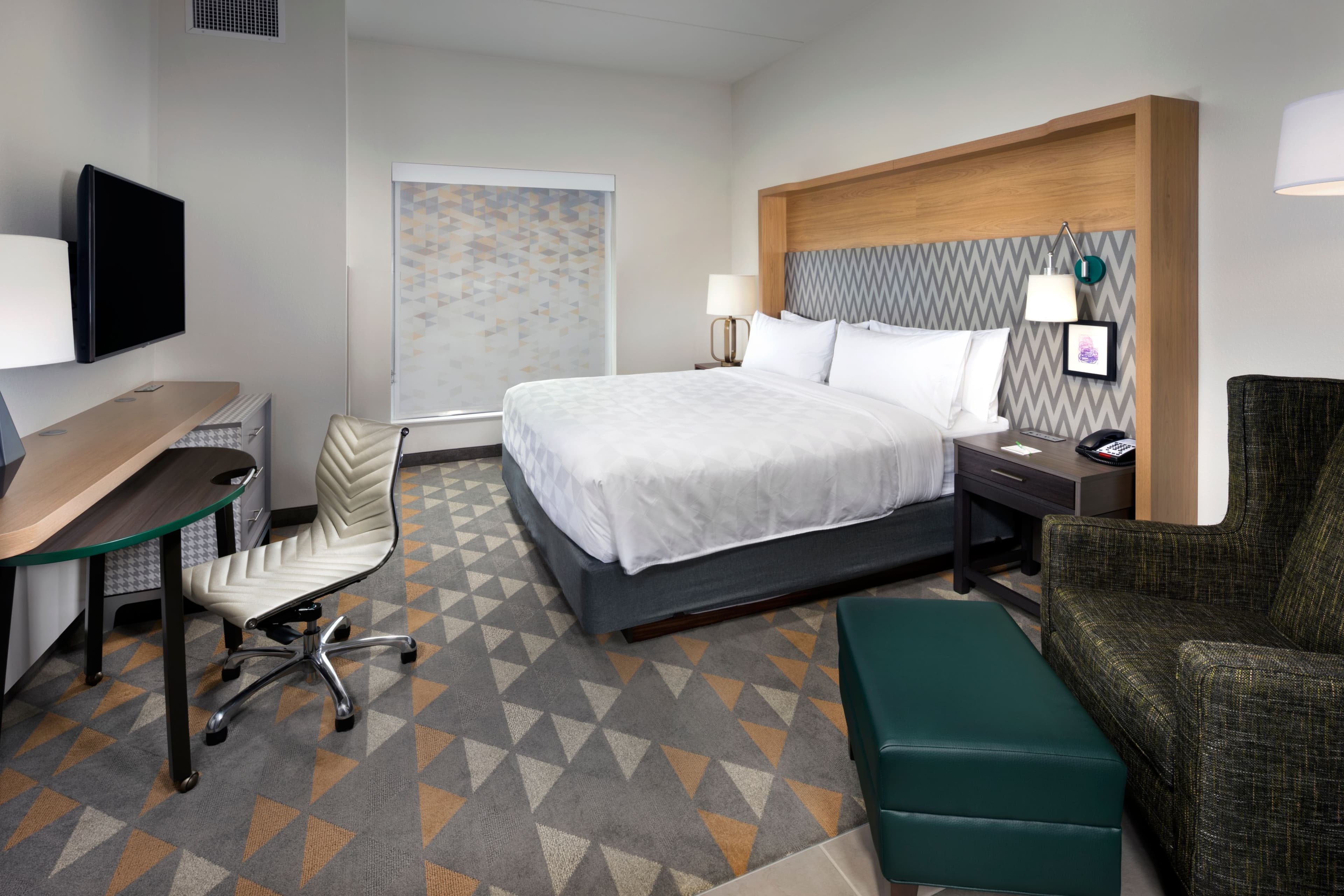 Holiday Inn & Suites Arden - Asheville Airport — 12
