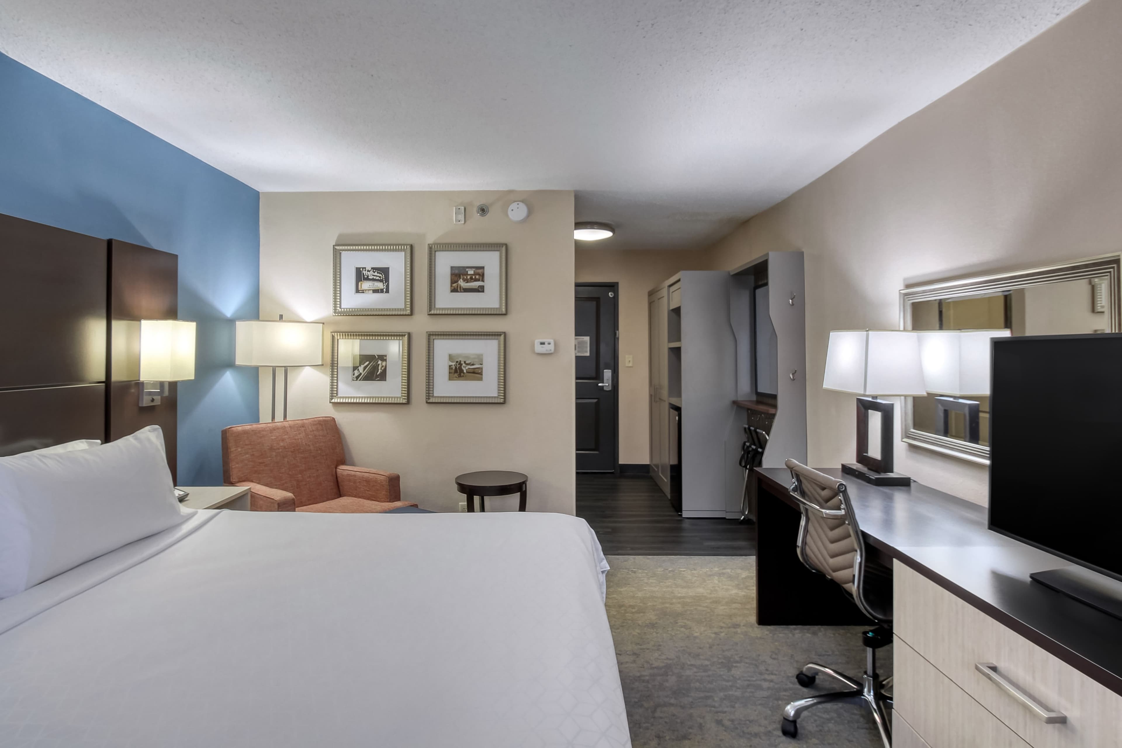 Holiday Inn & Suites Atlanta Airport-North — 23