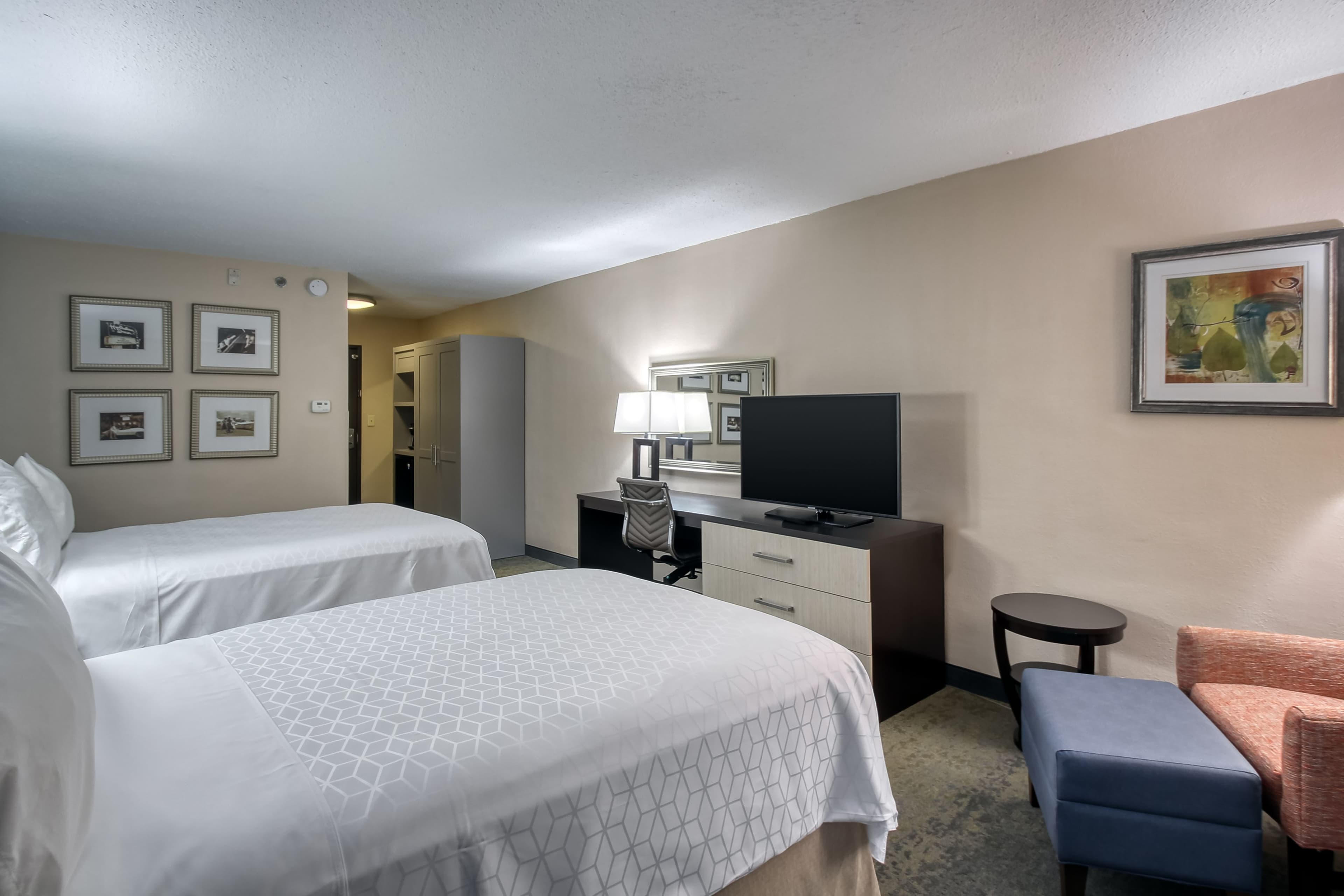 Holiday Inn & Suites Atlanta Airport-North — 30