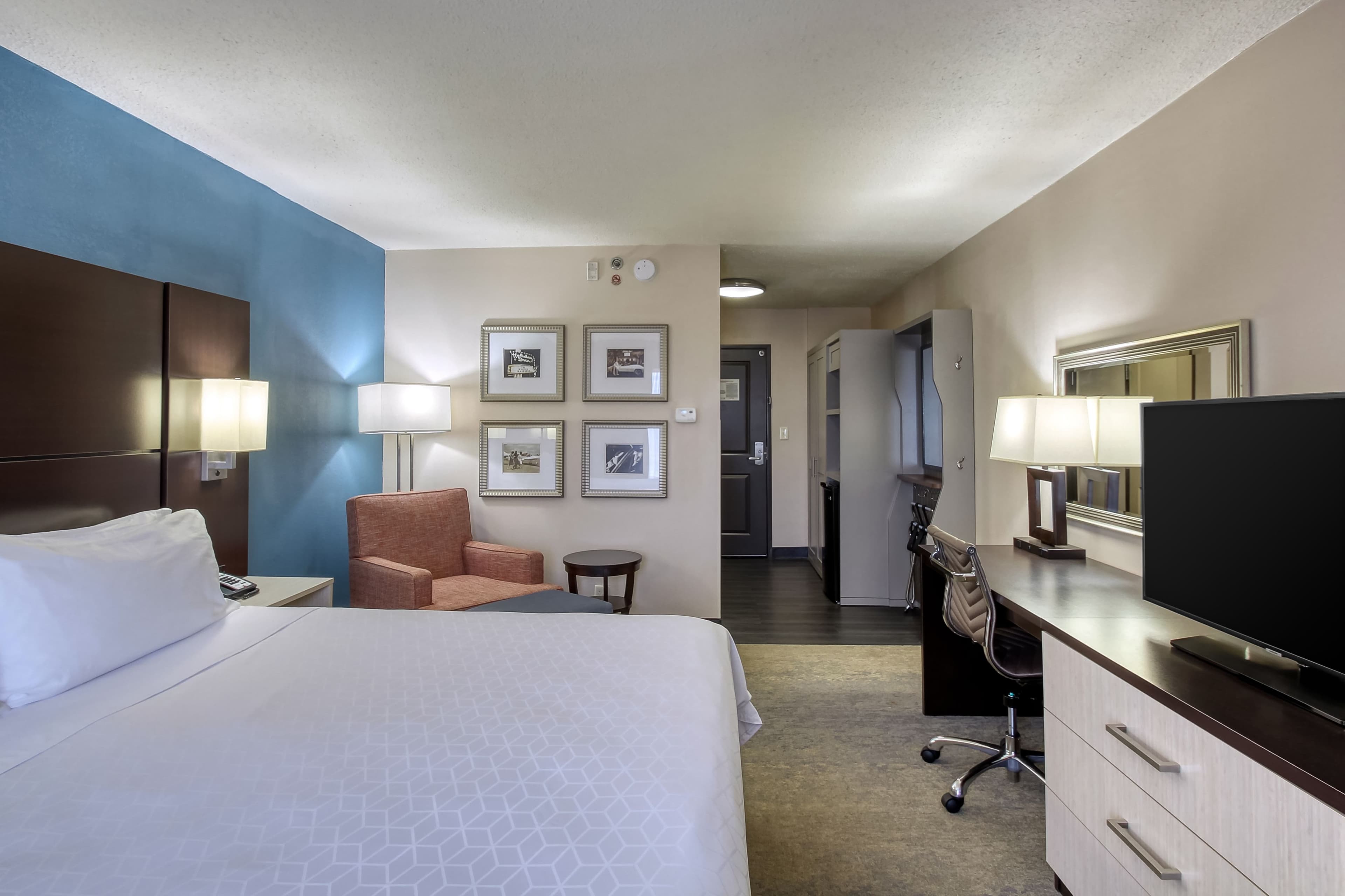 Holiday Inn & Suites Atlanta Airport-North — 25