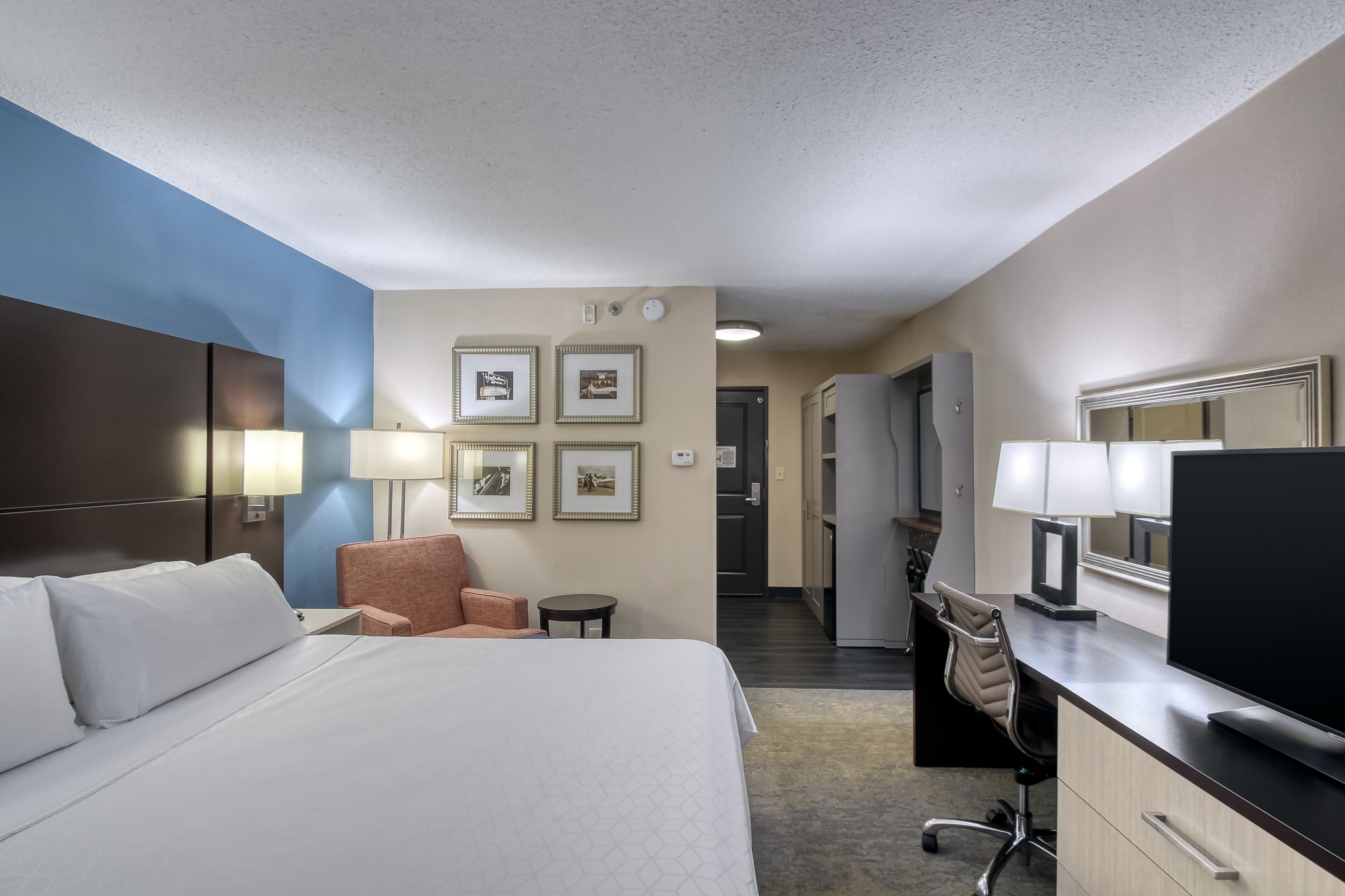 Holiday Inn & Suites Atlanta Airport-North — 26