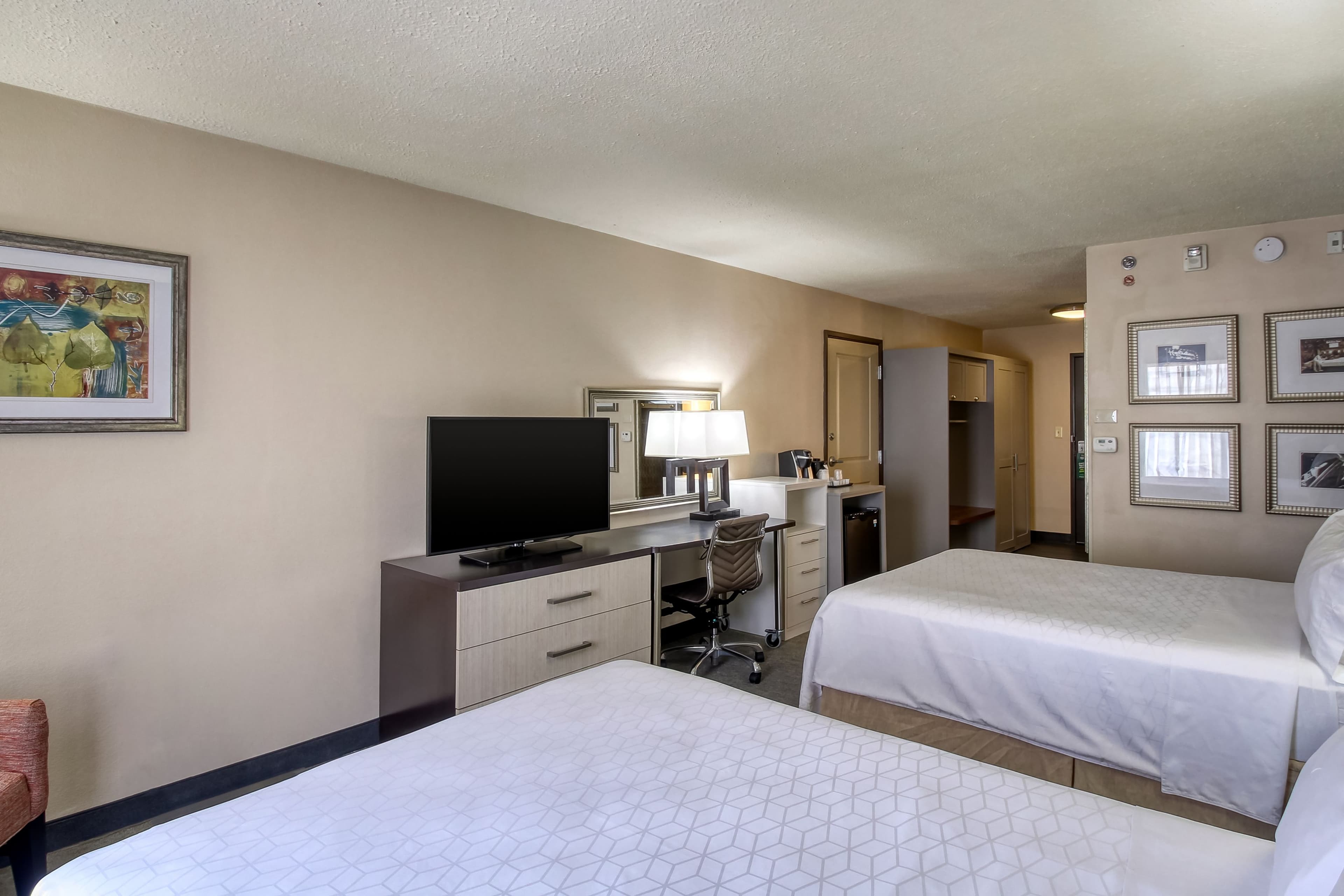 Holiday Inn & Suites Atlanta Airport-North — 31