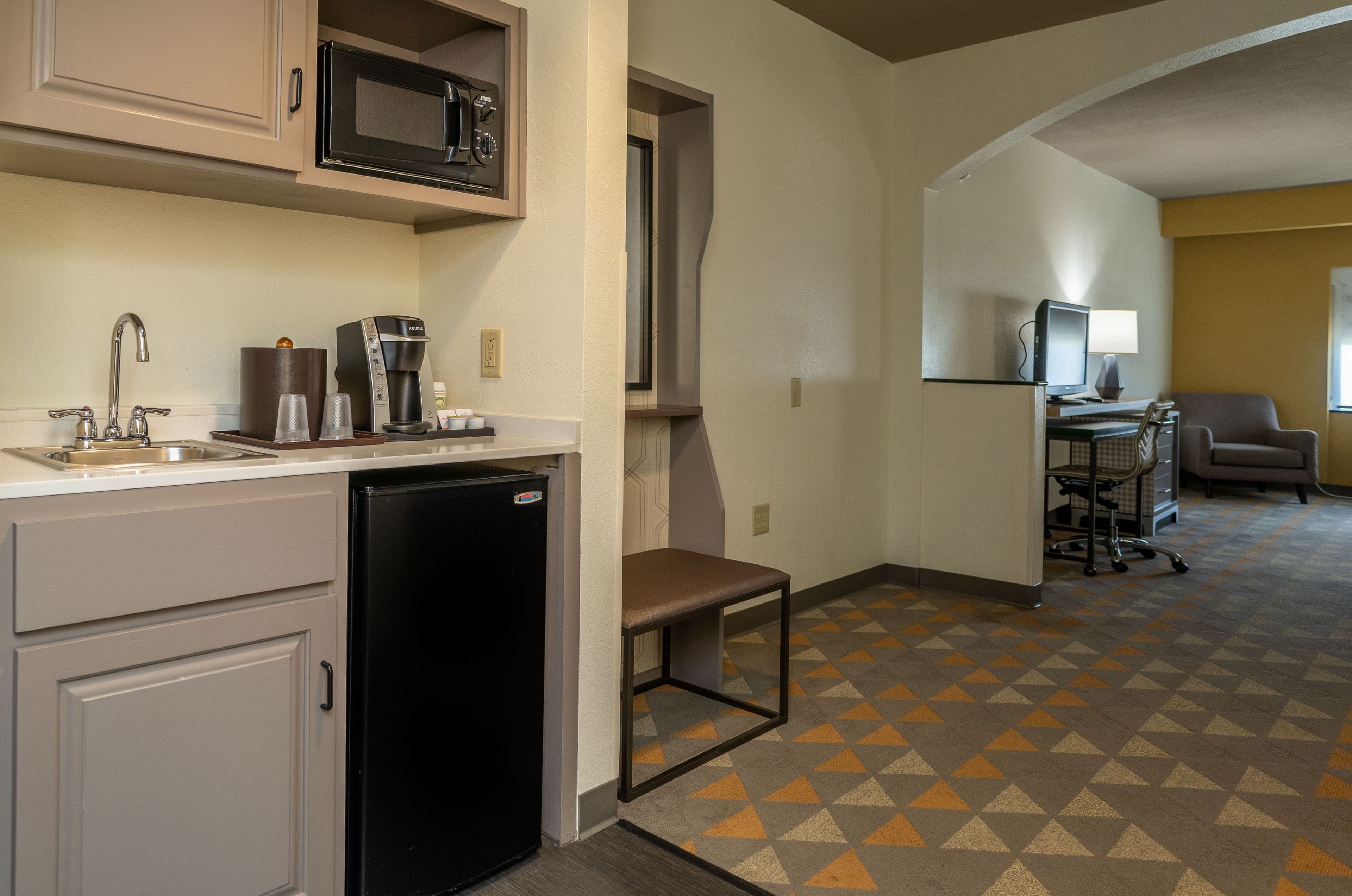 Holiday Inn & Suites Beaufort @ Highway 21 — 8