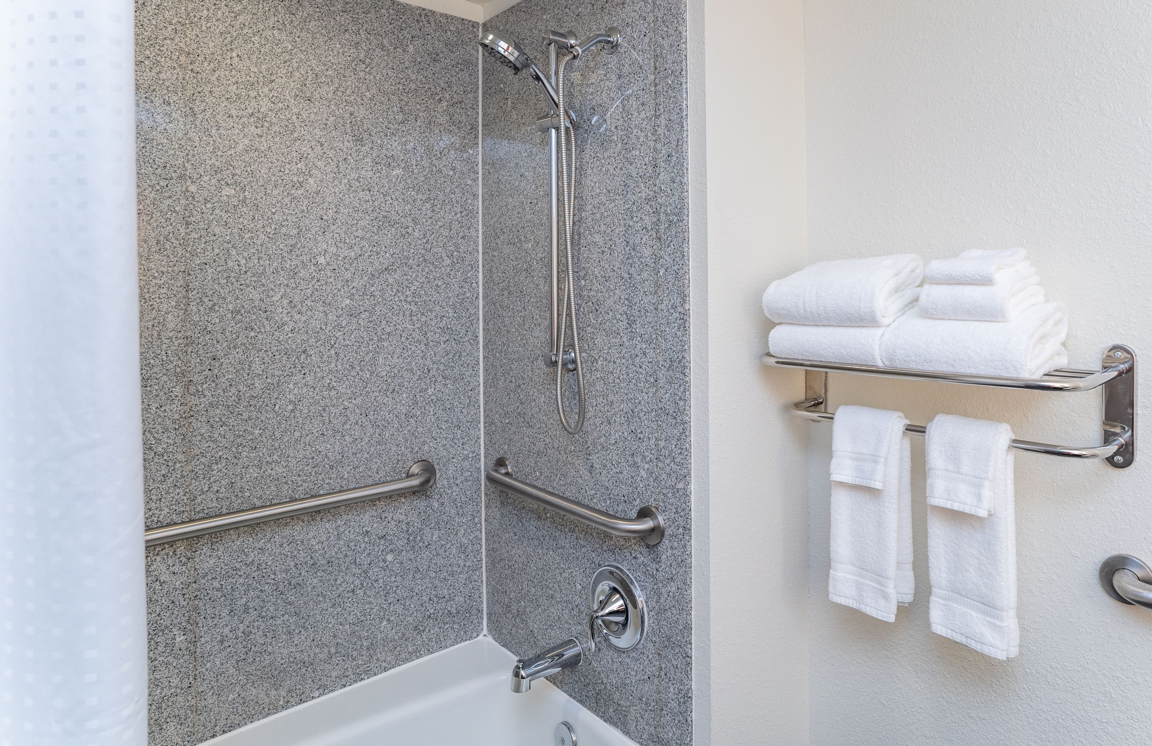 Holiday Inn & Suites Beaufort @ Highway 21 — 20