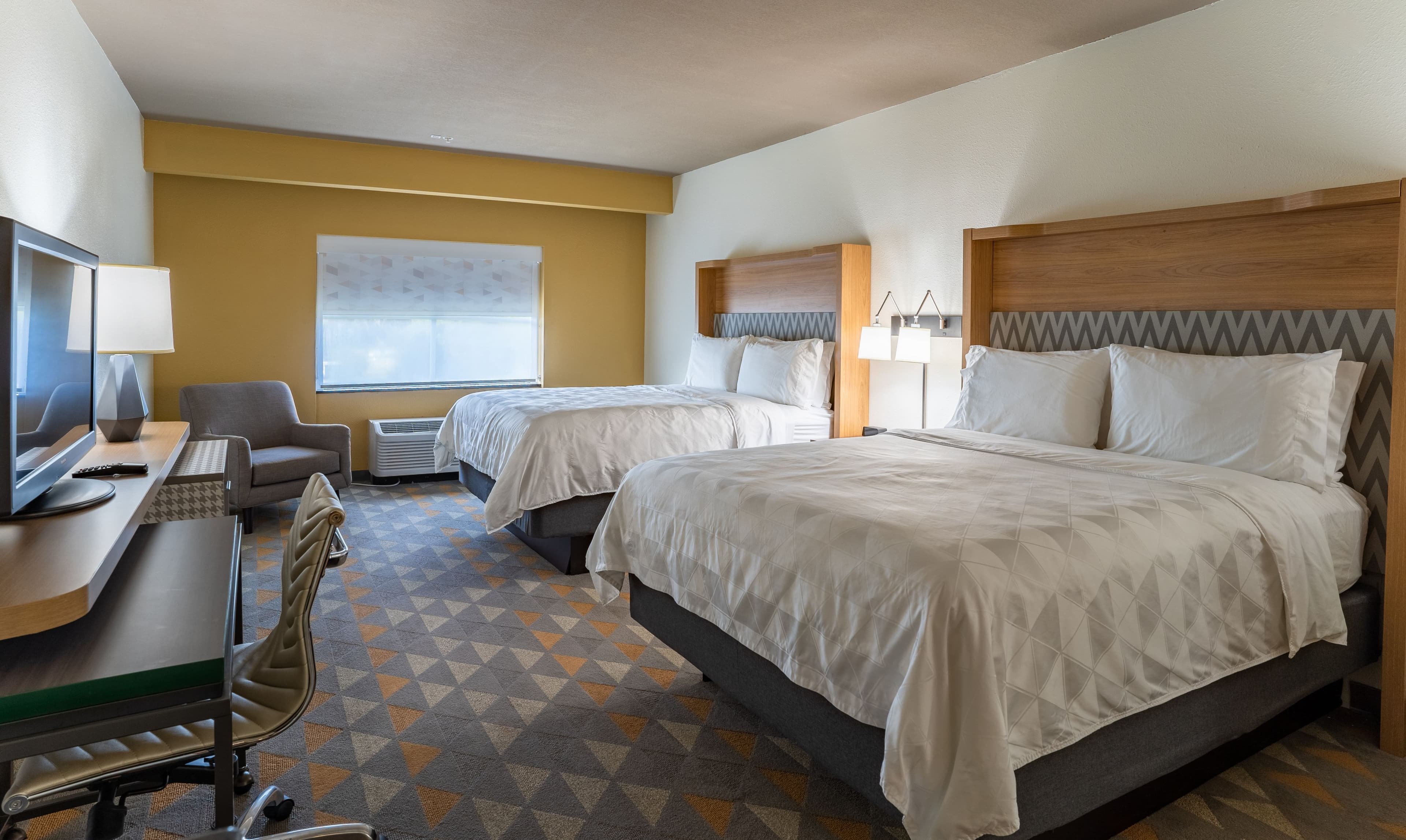 Holiday Inn & Suites Beaufort @ Highway 21 — 14