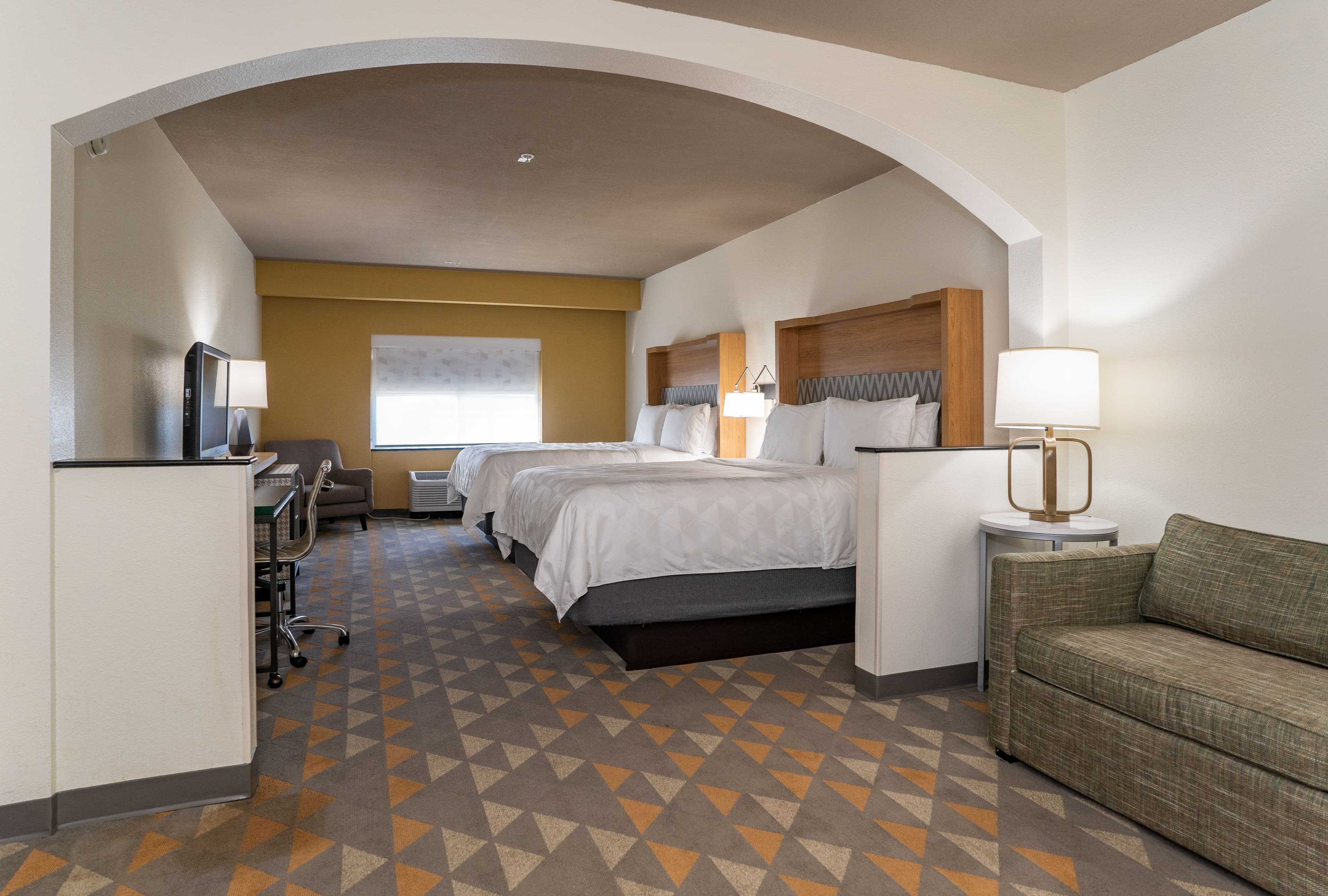 Holiday Inn & Suites Beaufort @ Highway 21 — 19