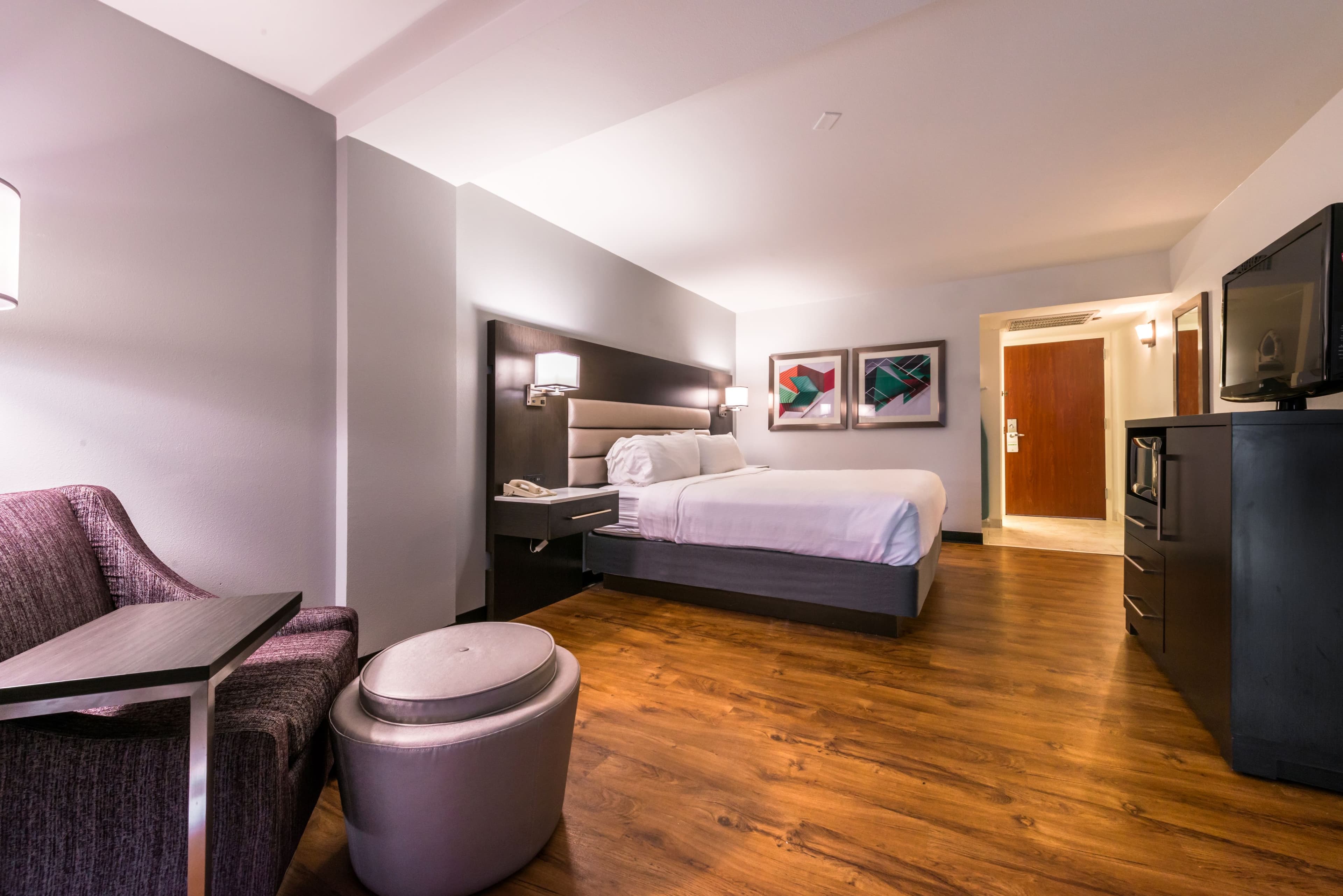 Holiday Inn & Suites Beaumont-Plaza (I-10 & Walden) - Image 3