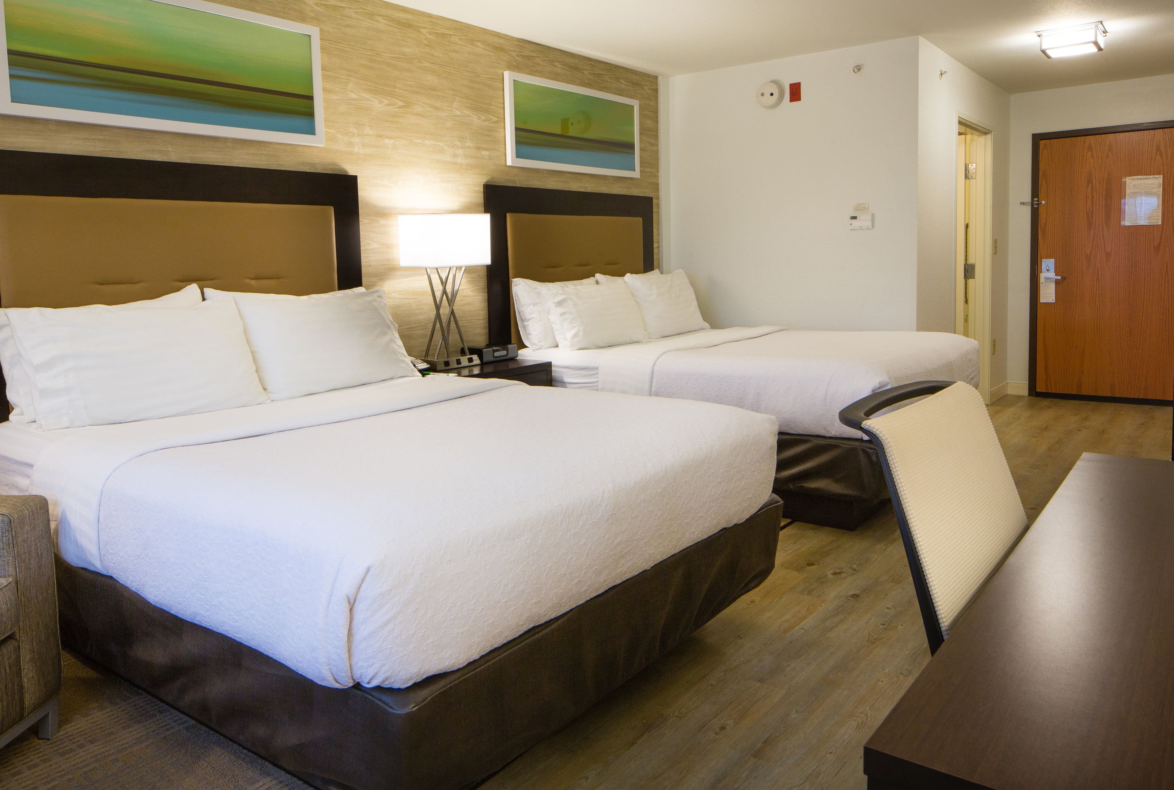 Holiday Inn & Suites Bloomington-Airport — 12