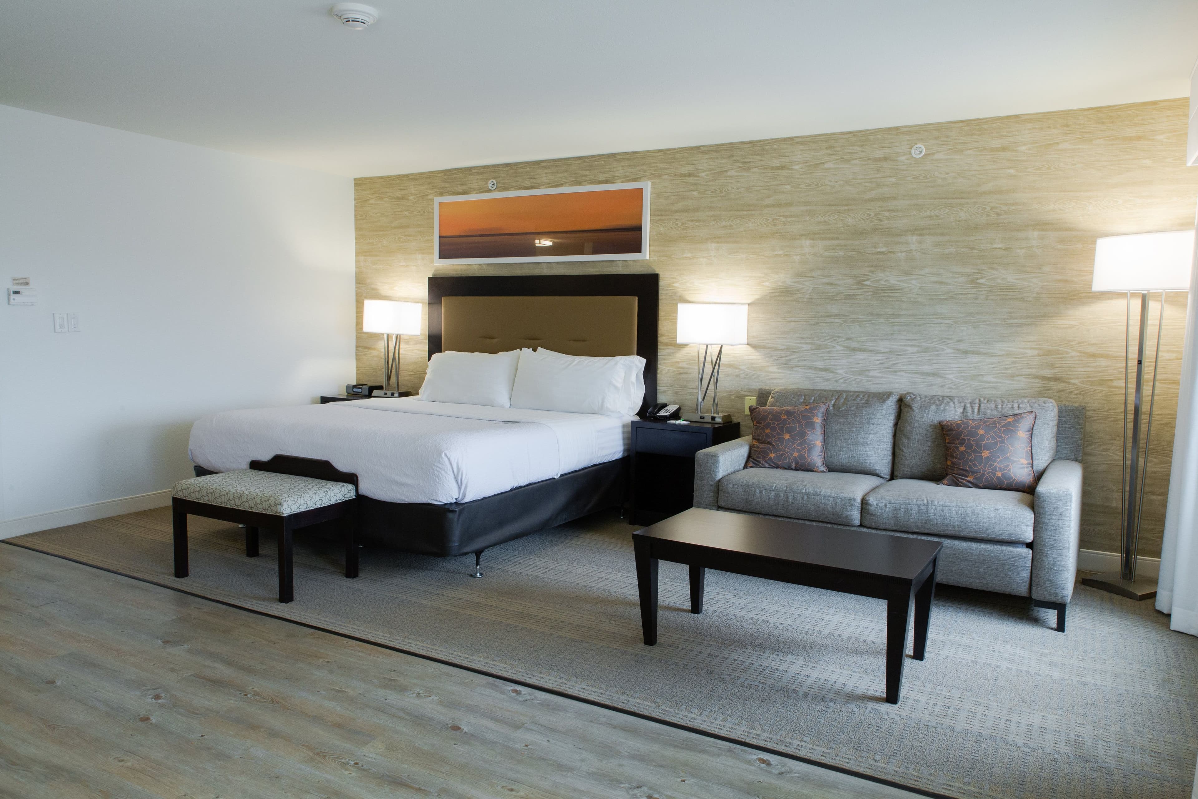 Holiday Inn & Suites Bloomington-Airport — 11