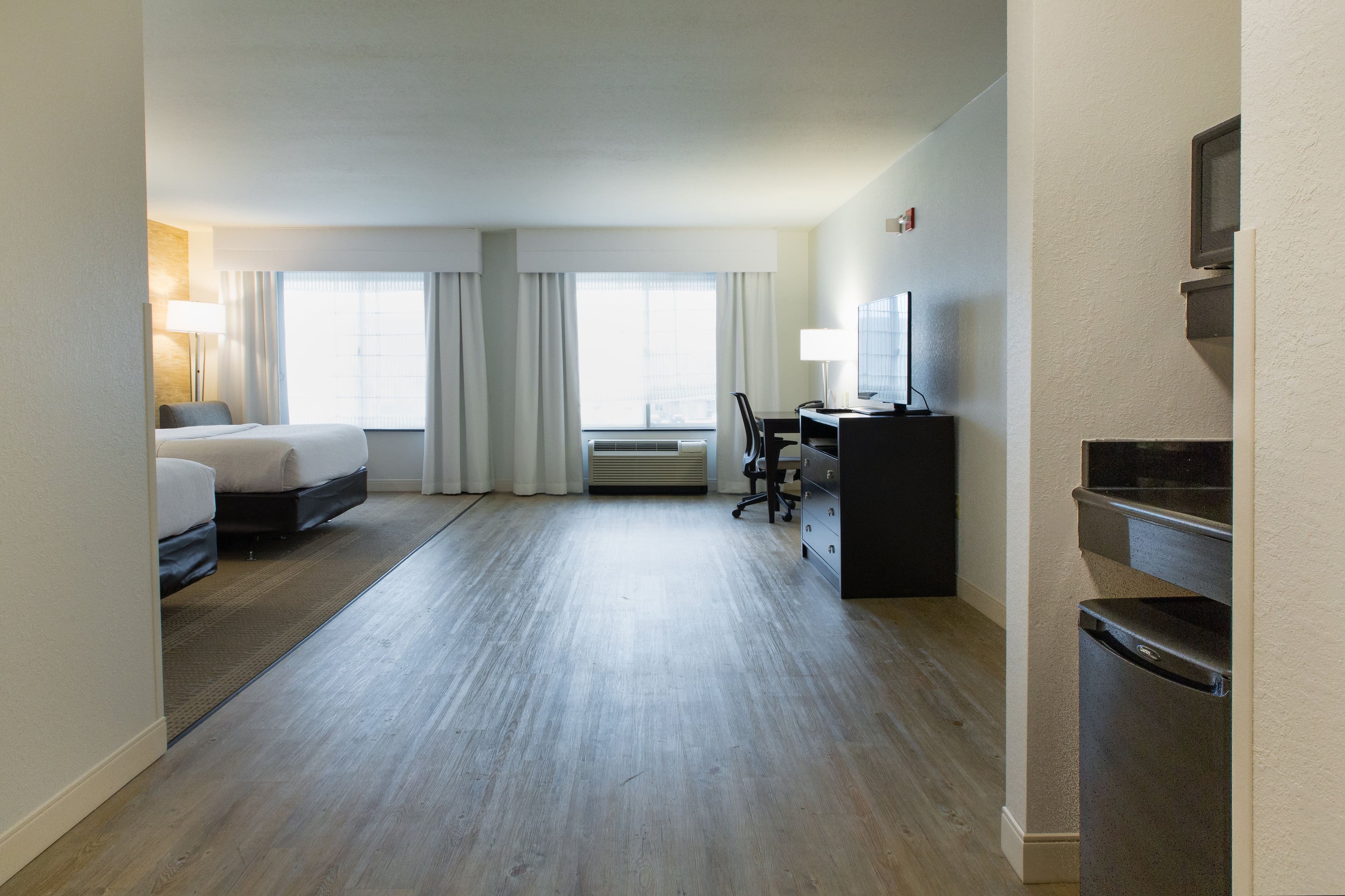 Holiday Inn & Suites Bloomington-Airport — 15