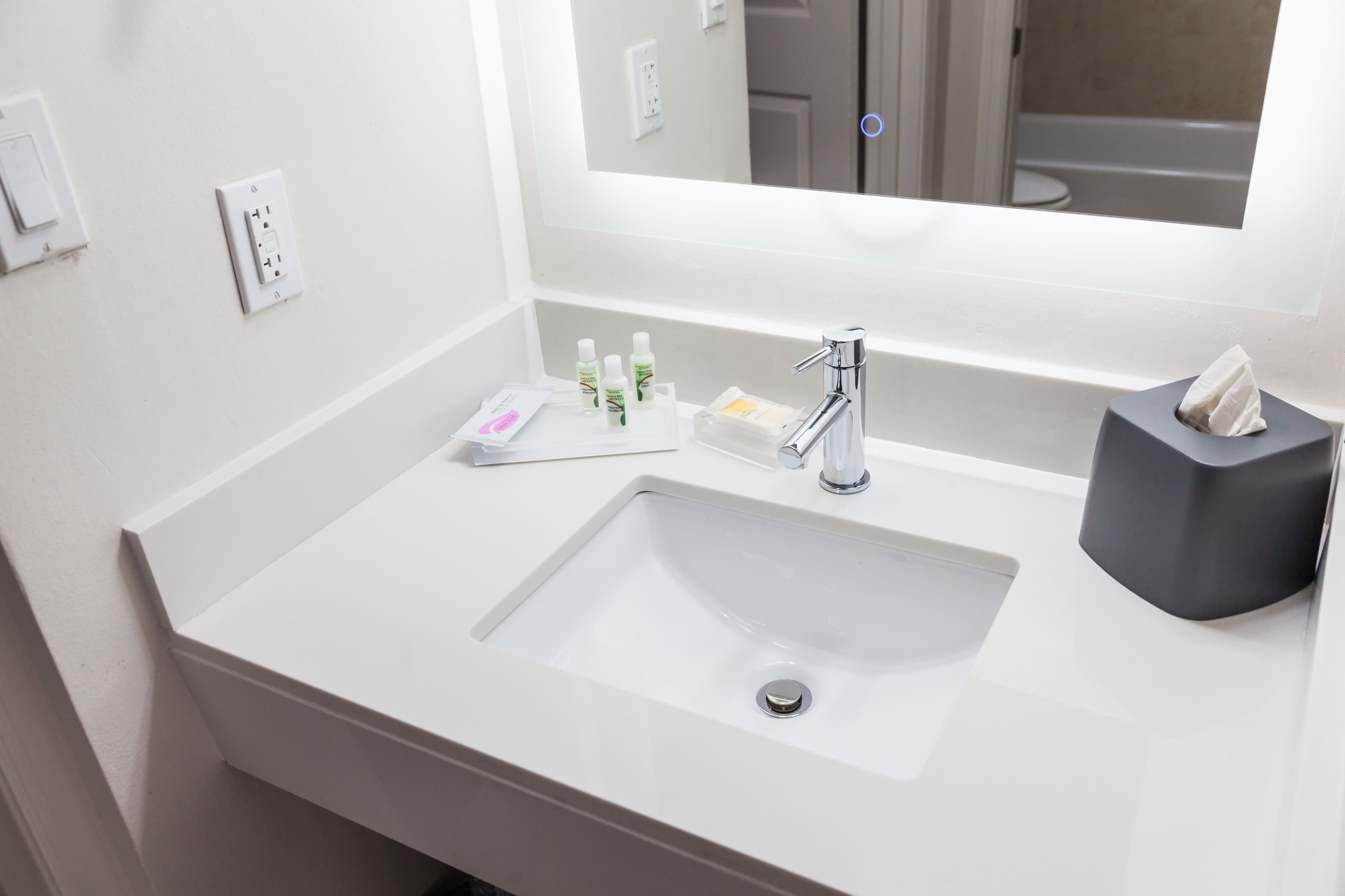 Holiday Inn & Suites Boca Raton - North - Image 3