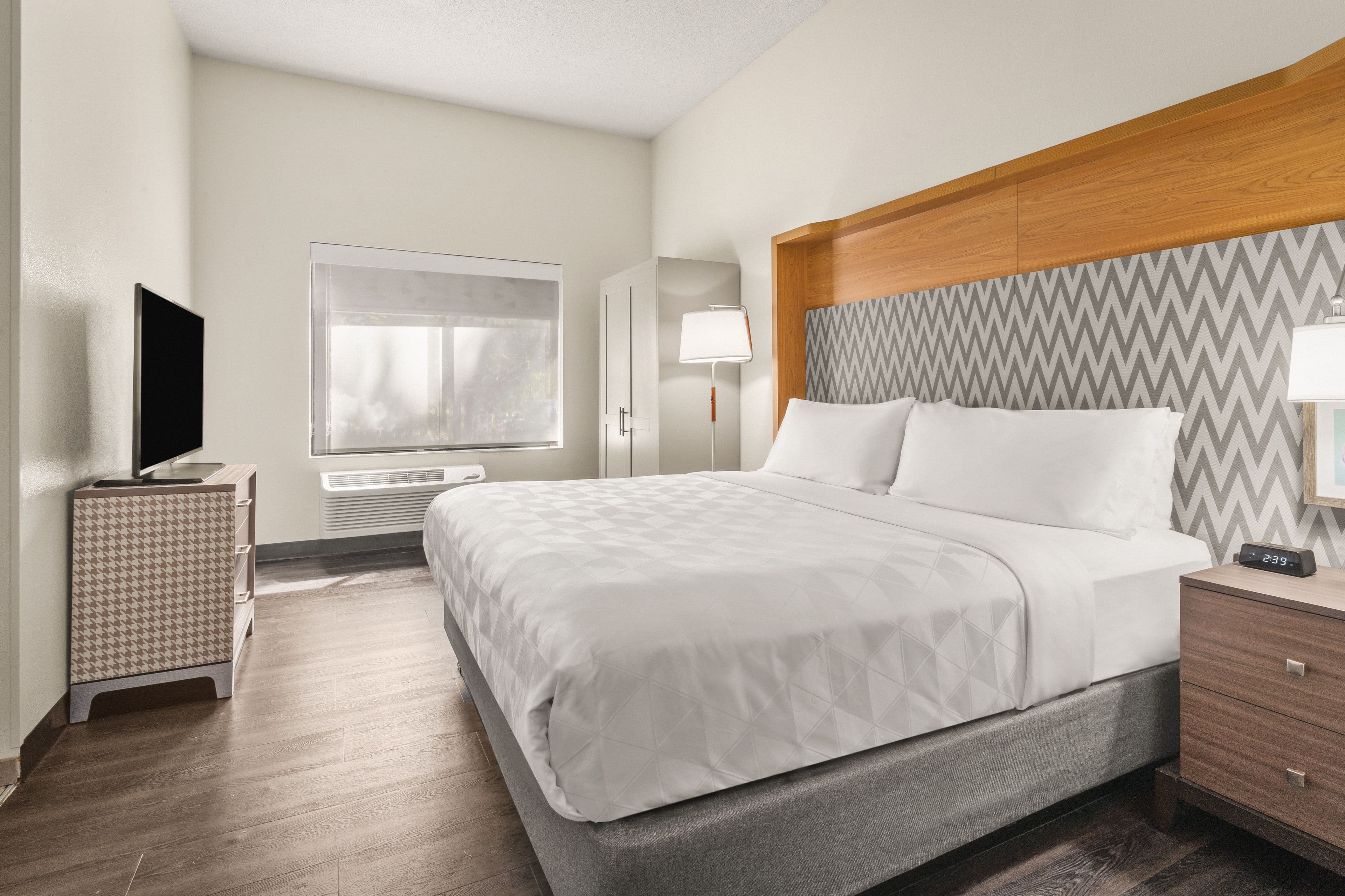 Holiday Inn & Suites Bothell — 11