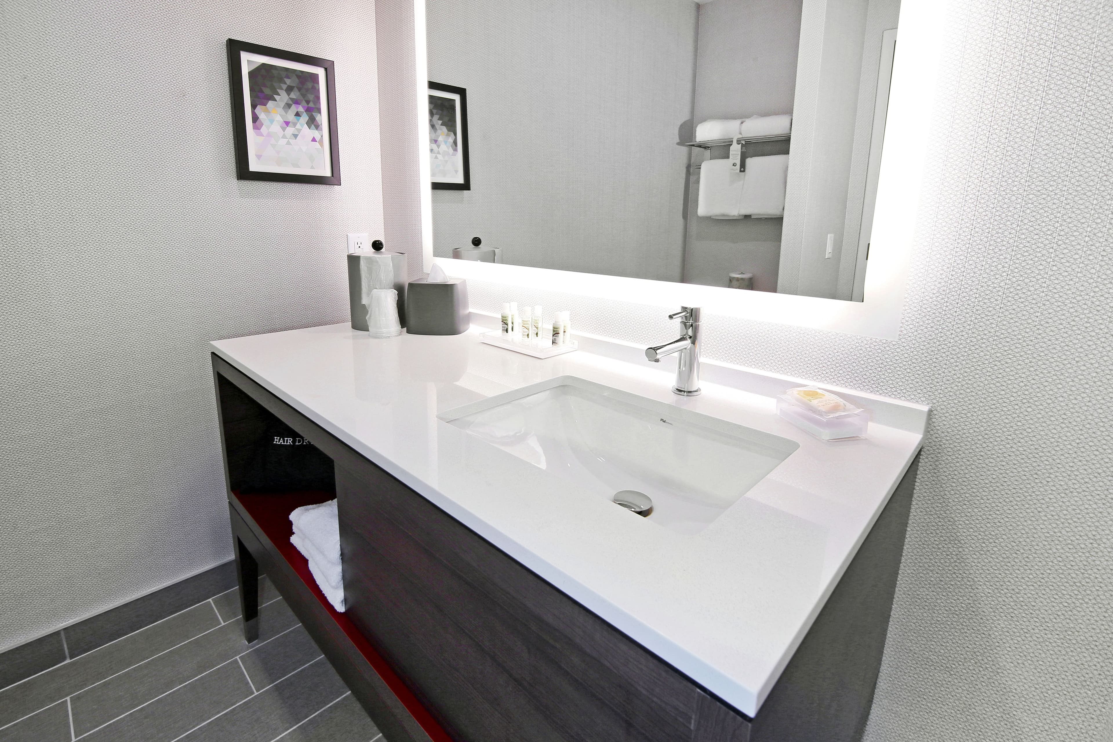 Holiday Inn & Suites Calgary Airport North — 12
