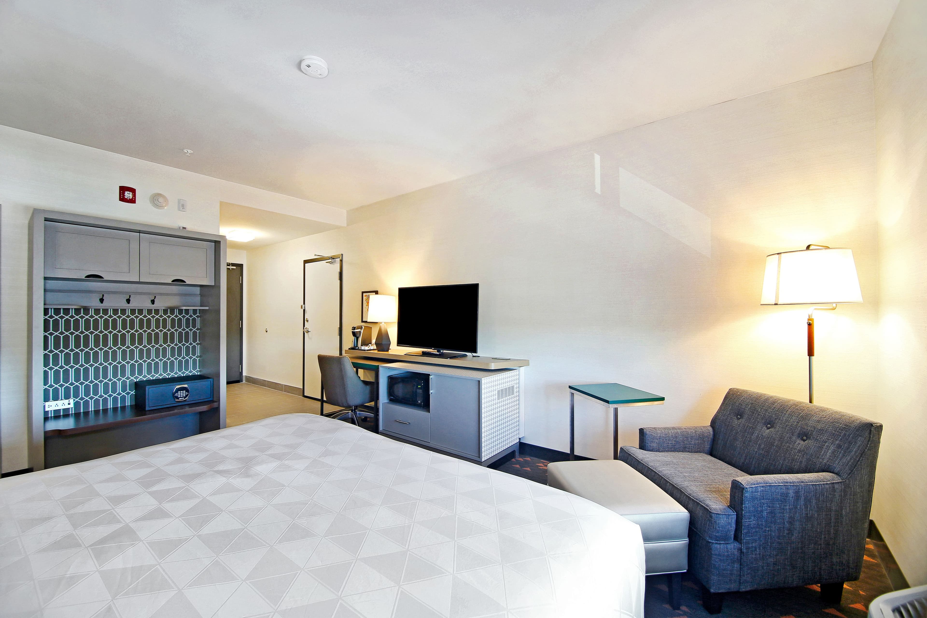 Holiday Inn & Suites Calgary Airport North — 16