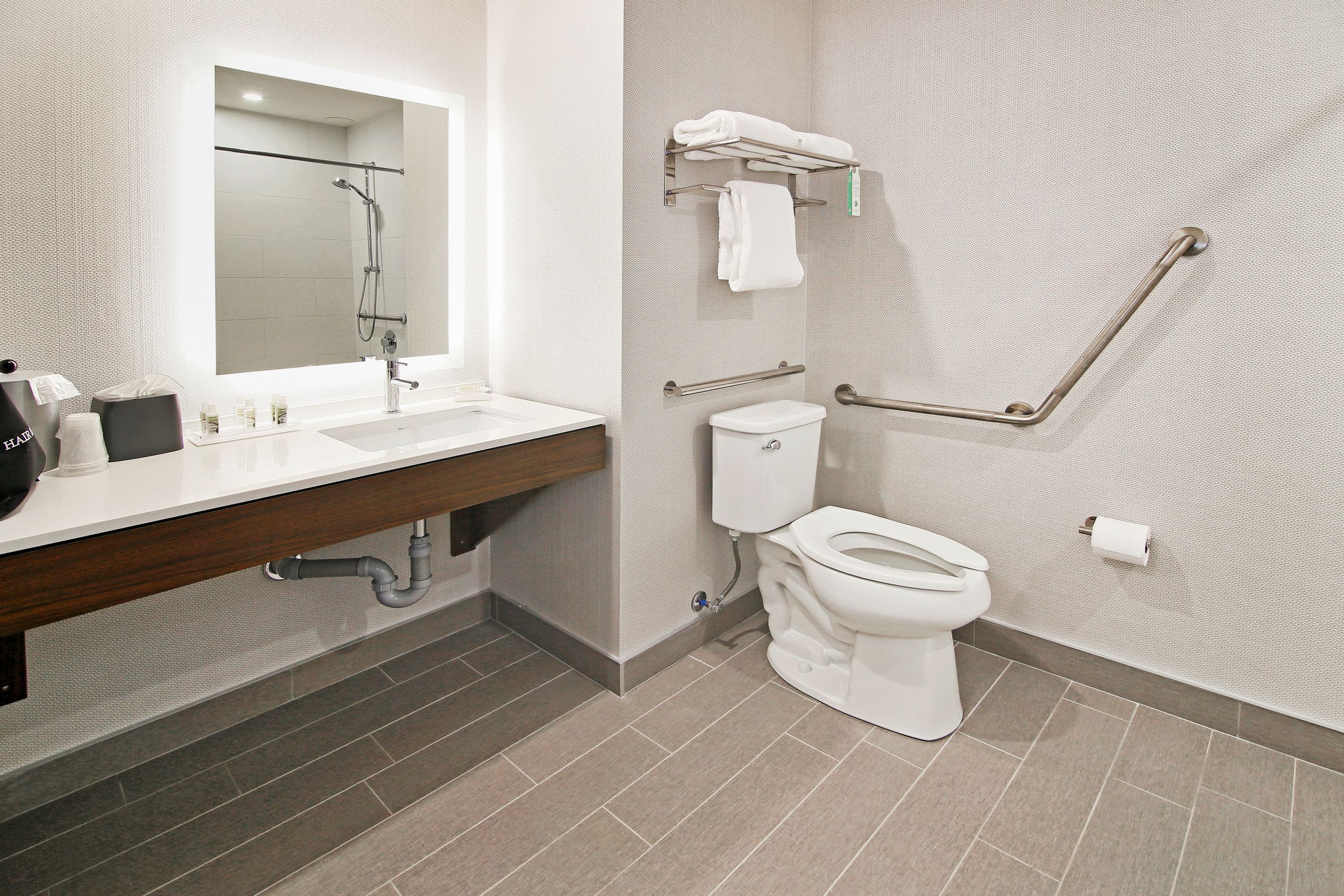 Holiday Inn & Suites Calgary Airport North — 18