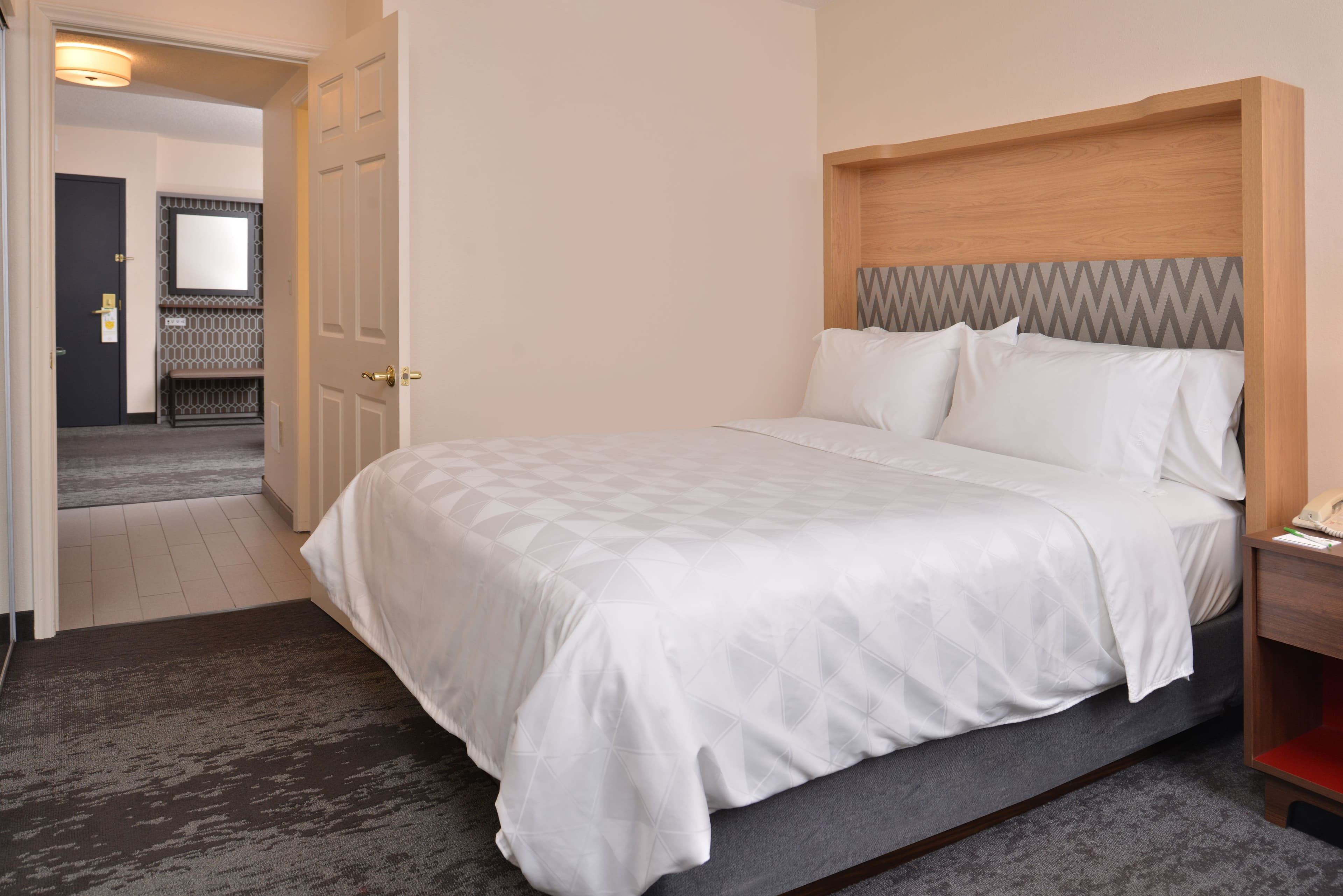 Holiday Inn & Suites Raleigh-Cary (I-40 @Walnut St) — 22
