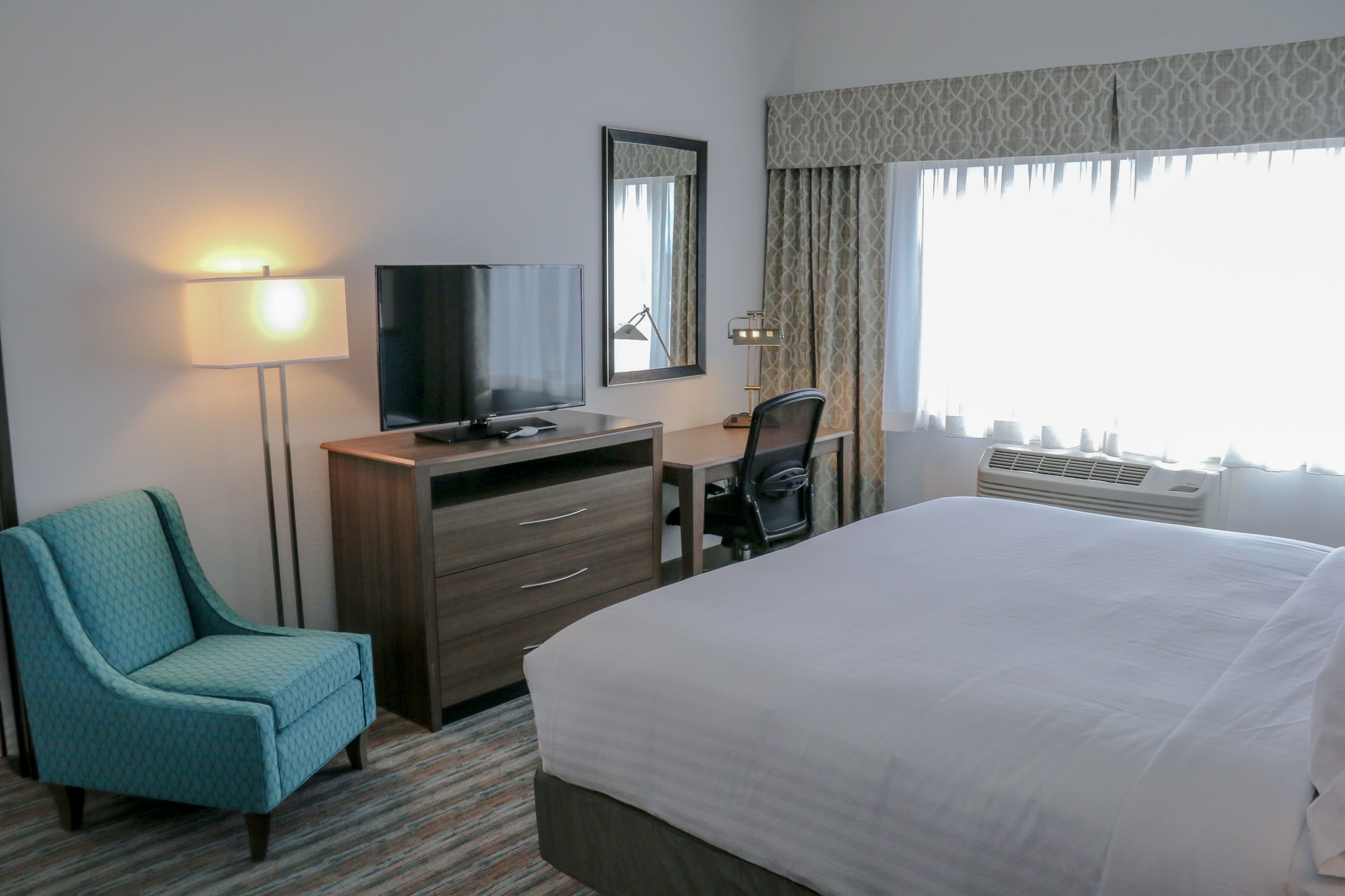 Holiday Inn & Suites Denver Tech Center-Centennial — 7