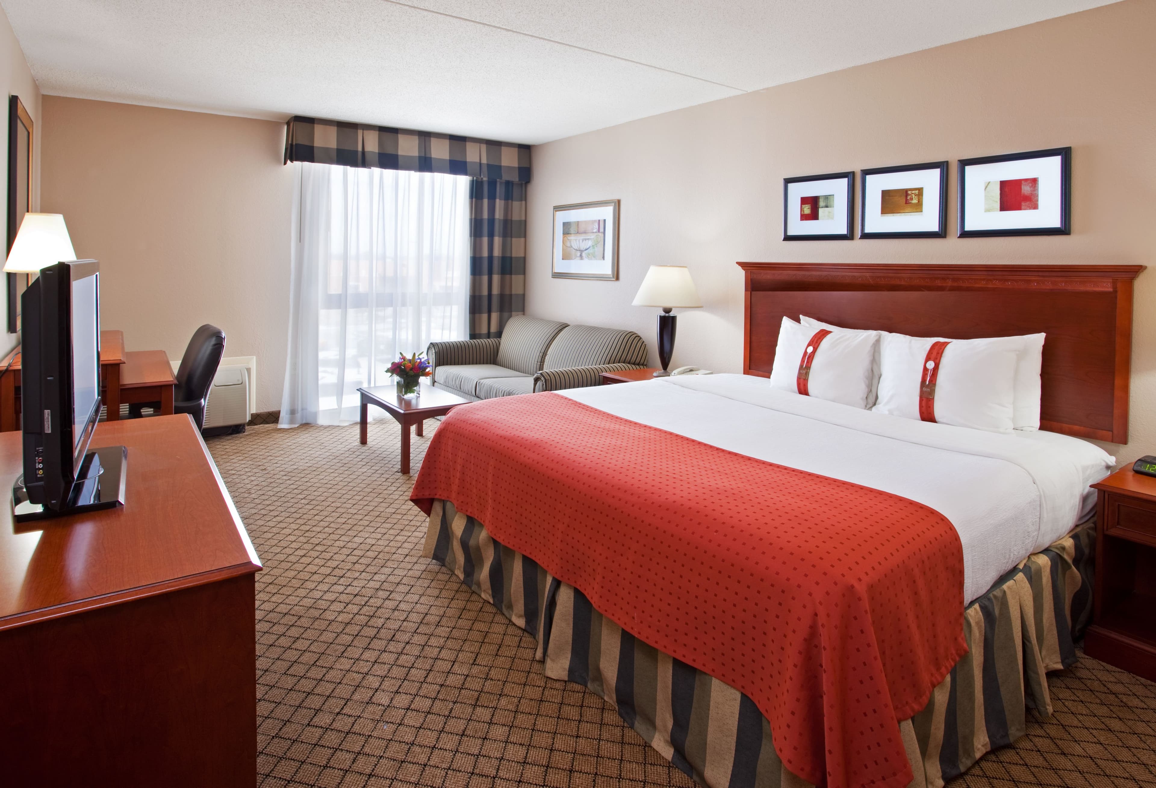 Holiday Inn & Suites Cincinnati-Eastgate (I-275e) — 8