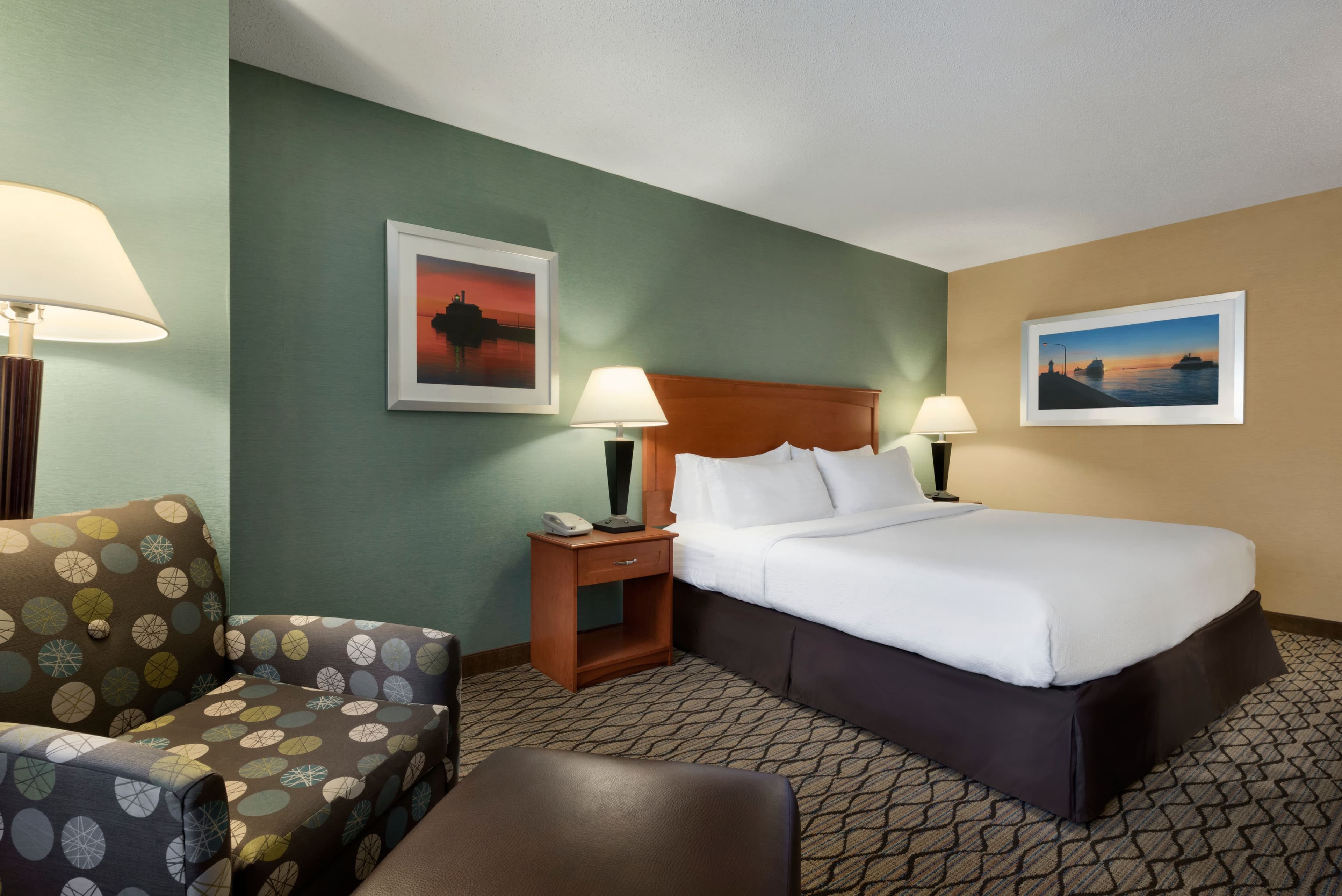 Holiday Inn & Suites Duluth-Downtown — 7