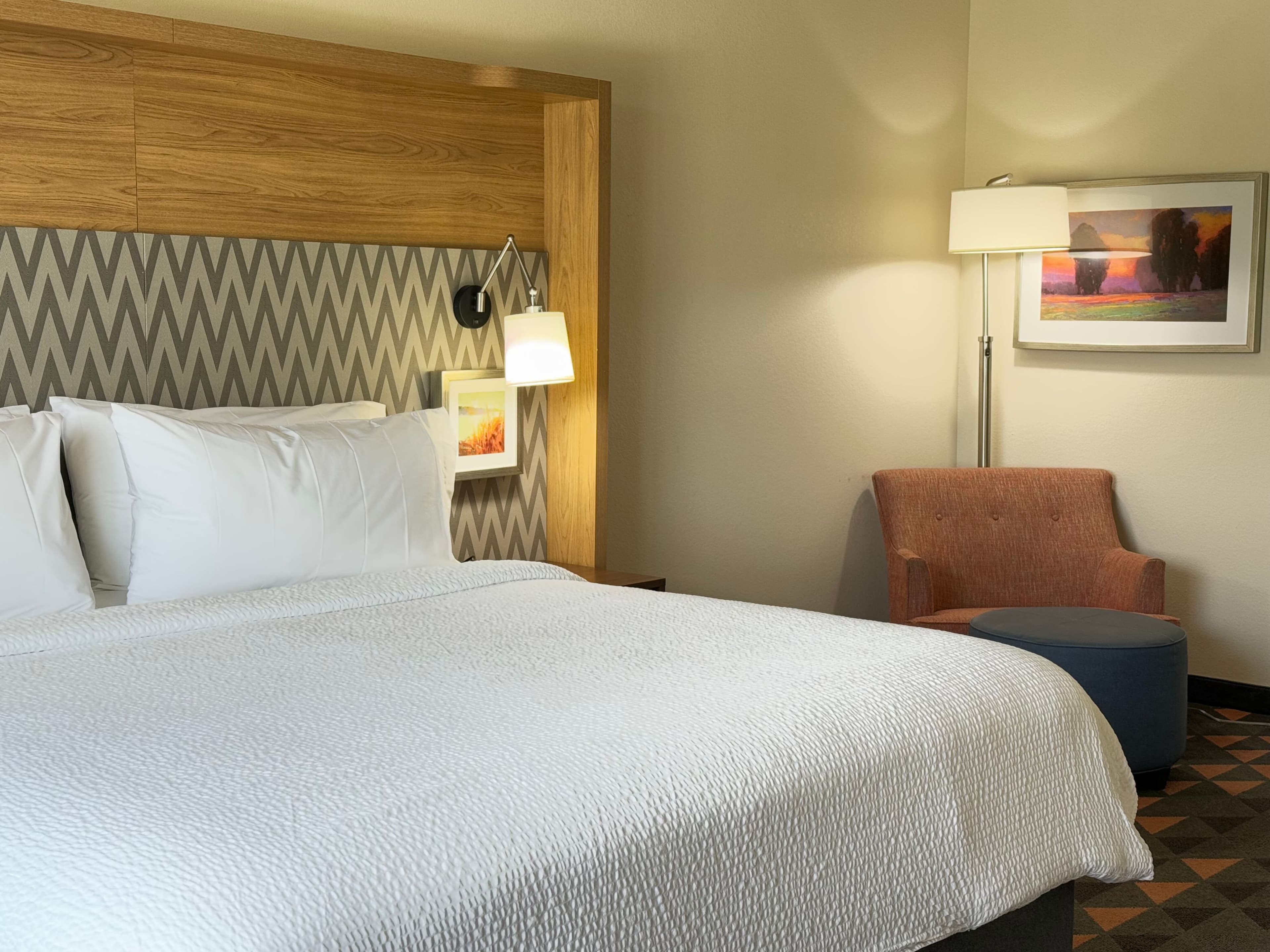Holiday Inn & Suites Fayetteville W-Fort Bragg Area - Image 5