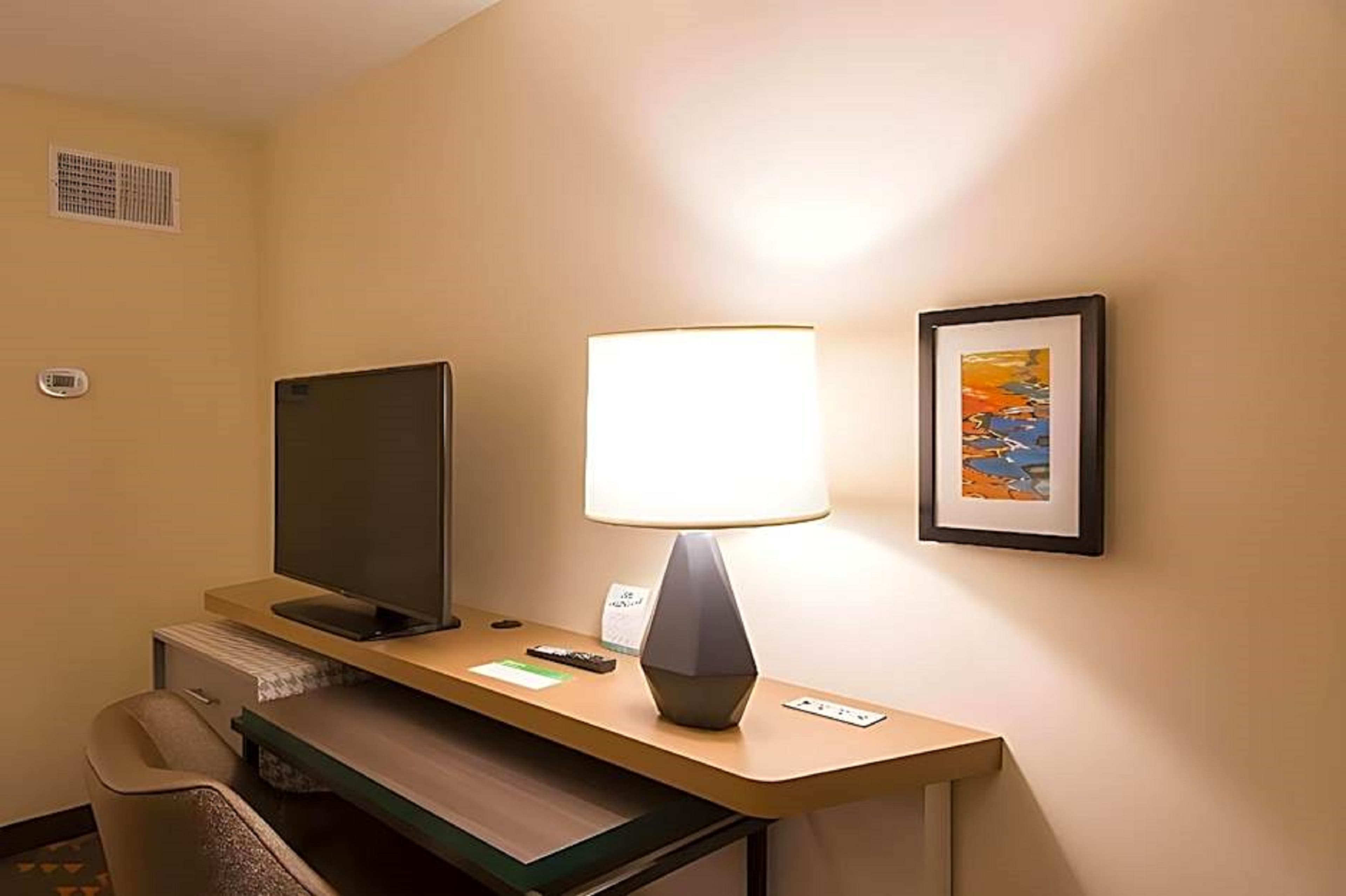 Holiday Inn & Suites Kalamazoo West — 8